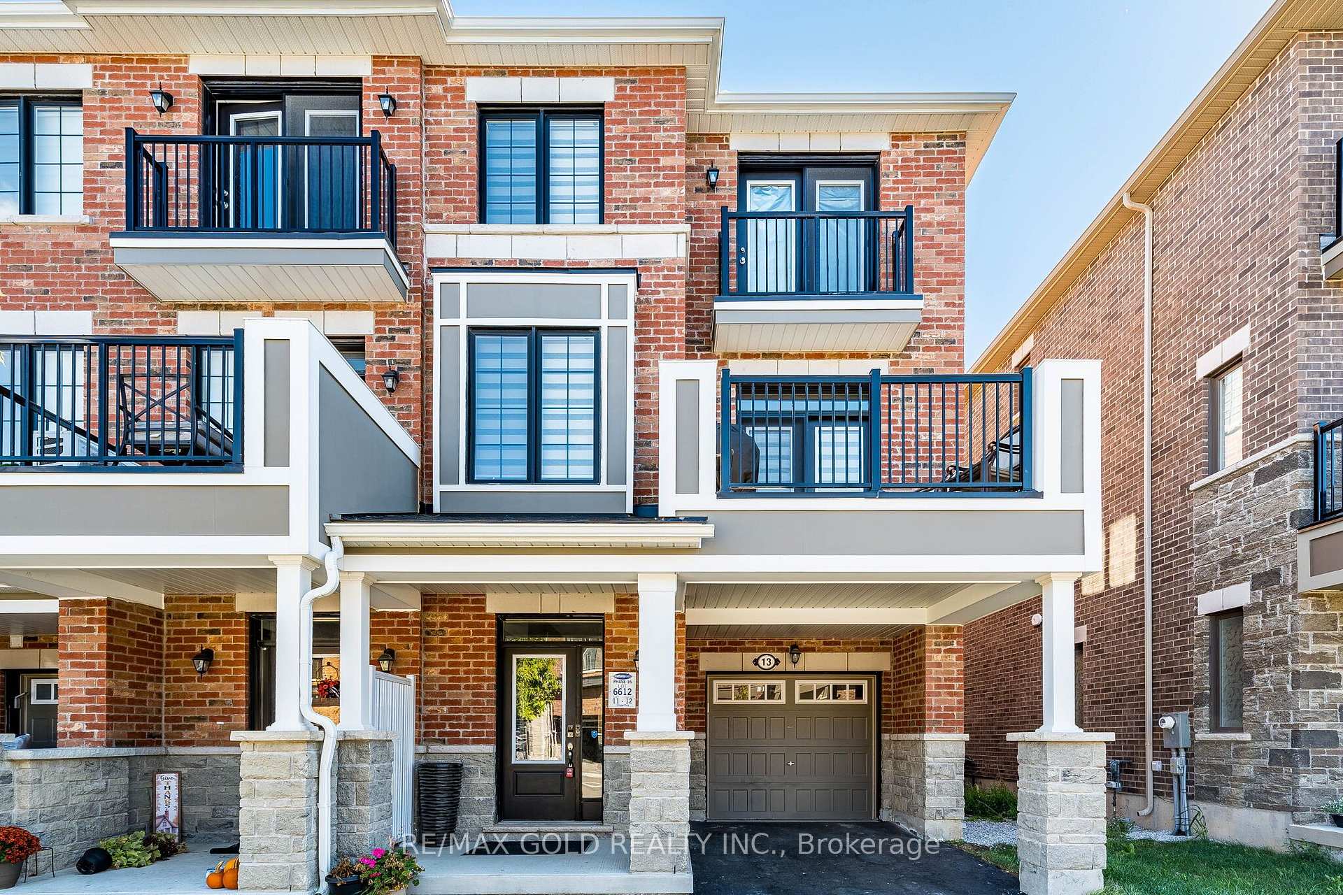 Photo 4 of 13 Keppel Circle, Brampton, Northwest Brampton — HOMEH