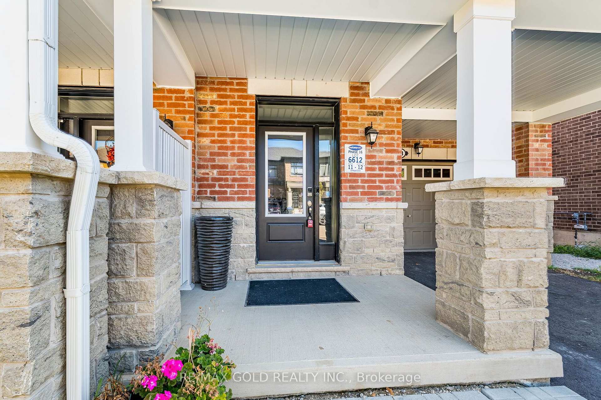 Photo 5 of 13 Keppel Circle, Brampton, Northwest Brampton — HOMEH