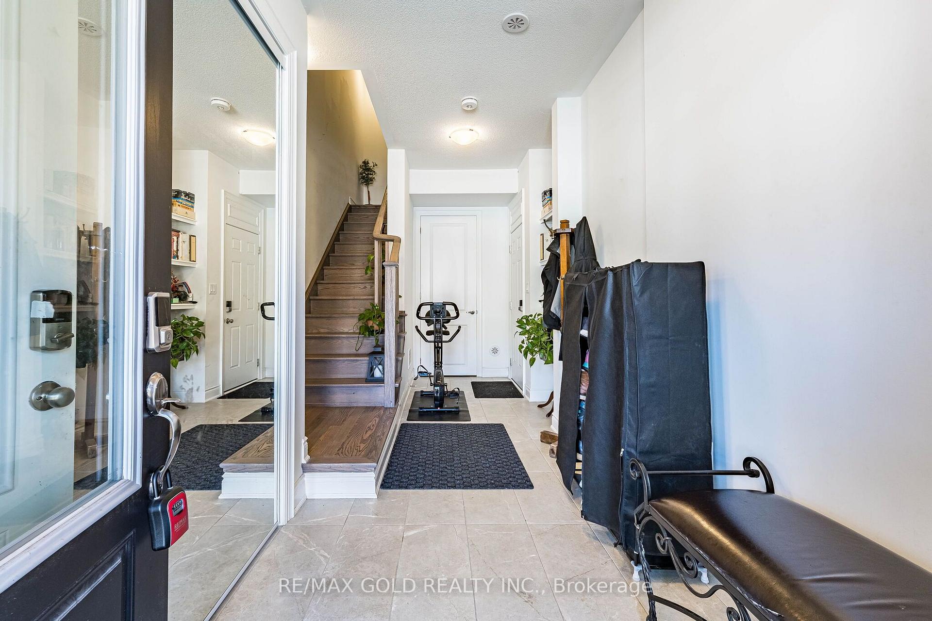 Photo 6 of 13 Keppel Circle, Brampton, Northwest Brampton — HOMEH