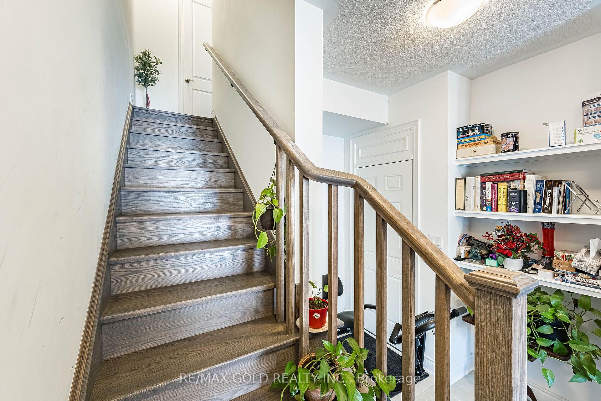 Photo 9 of 13 Keppel Circle, Brampton, Northwest Brampton — HOMEH