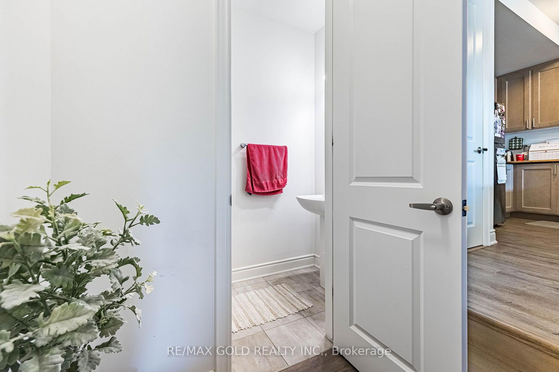 Photo 10 of 13 Keppel Circle, Brampton, Northwest Brampton — HOMEH