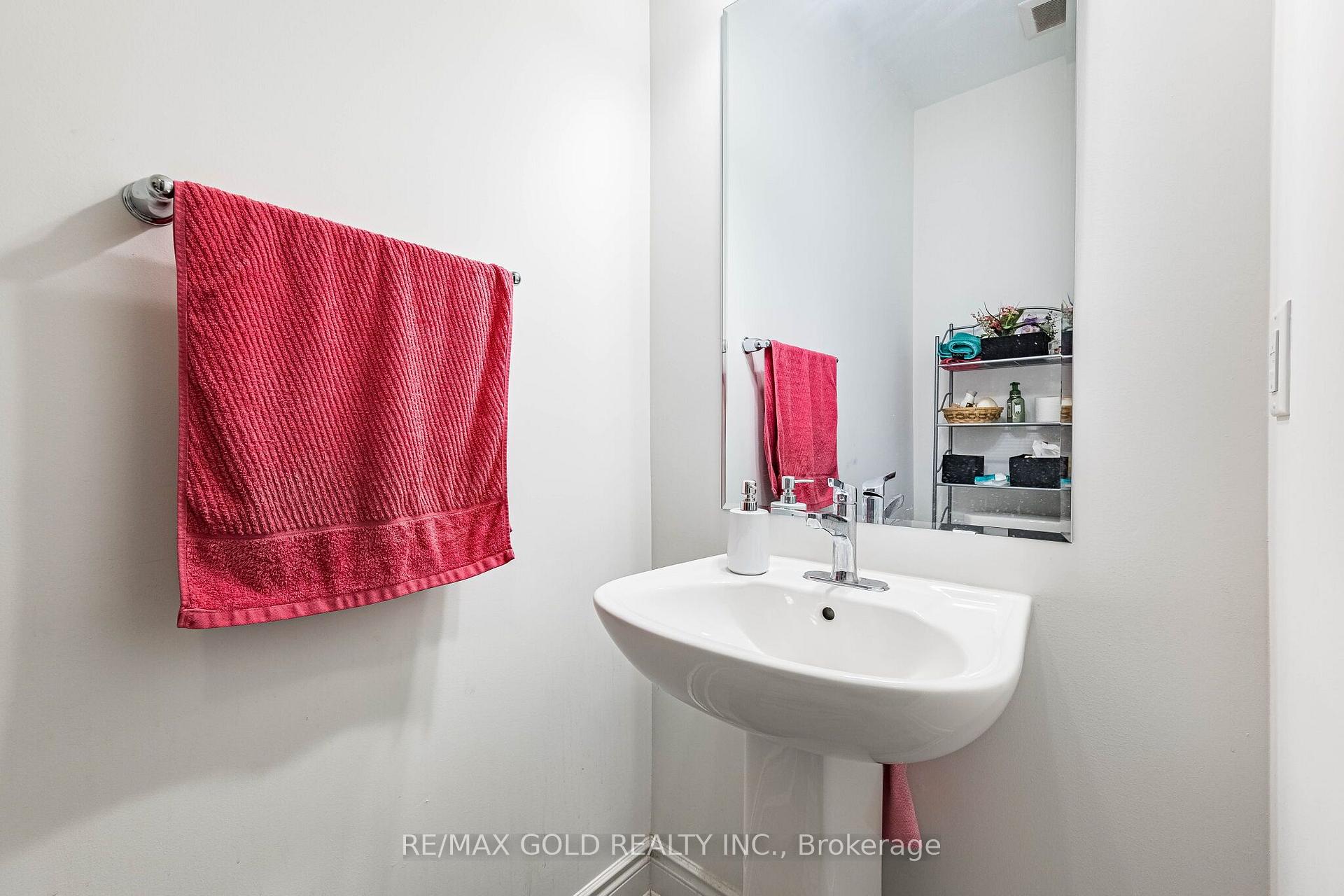 Photo 11 of 13 Keppel Circle, Brampton, Northwest Brampton — HOMEH