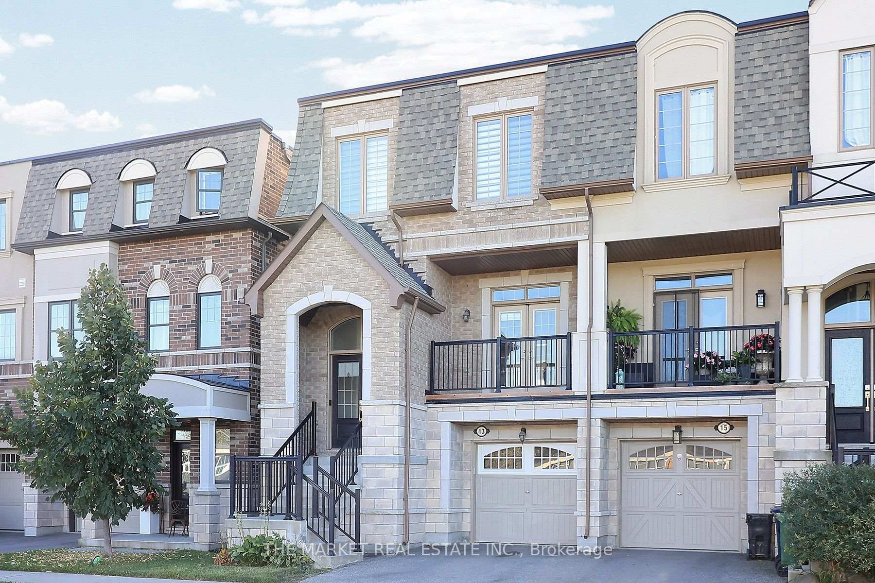 Photo 3 of 13 Father Redmond Way, Etobicoke, Alderwood — HOMEH
