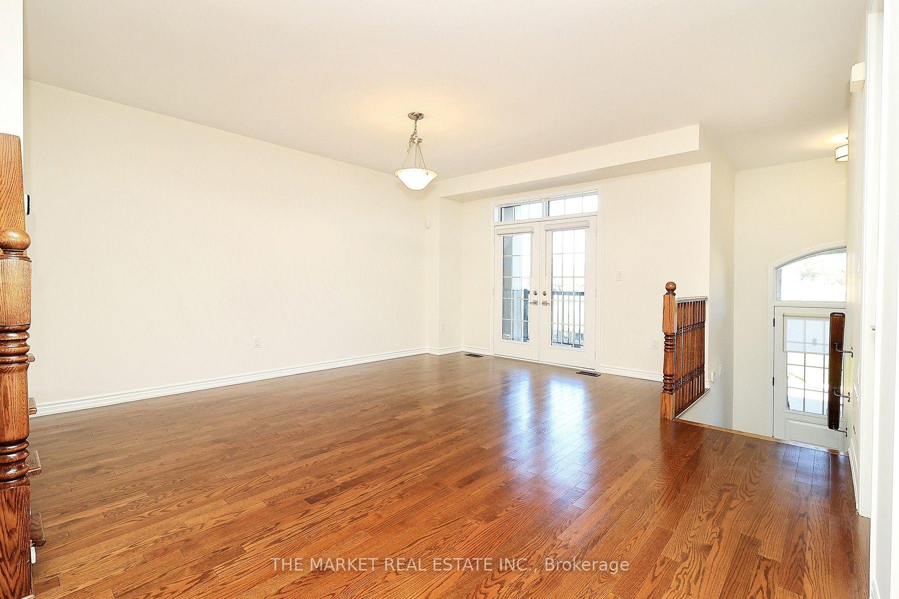 Photo 6 of 13 Father Redmond Way, Etobicoke, Alderwood — HOMEH