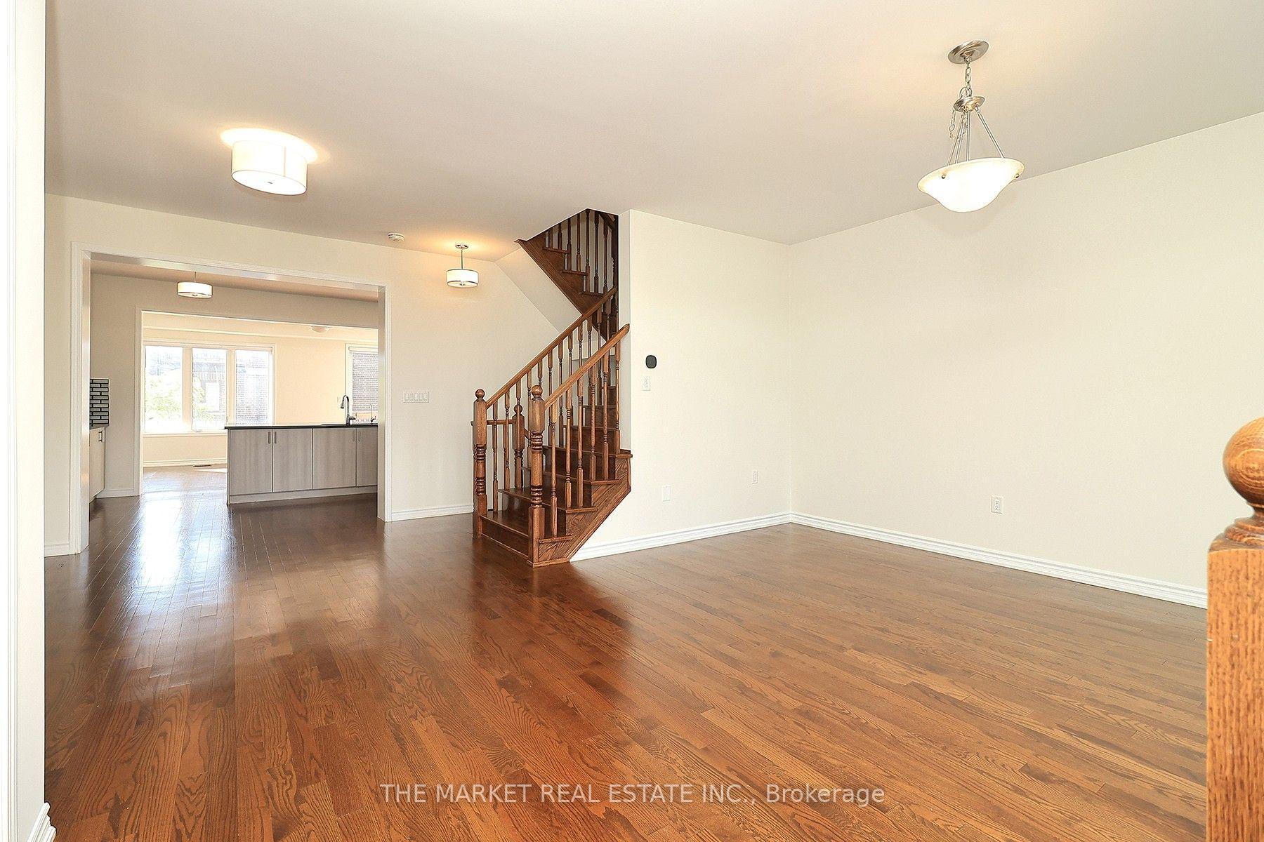 Photo 8 of 13 Father Redmond Way, Etobicoke, Alderwood — HOMEH