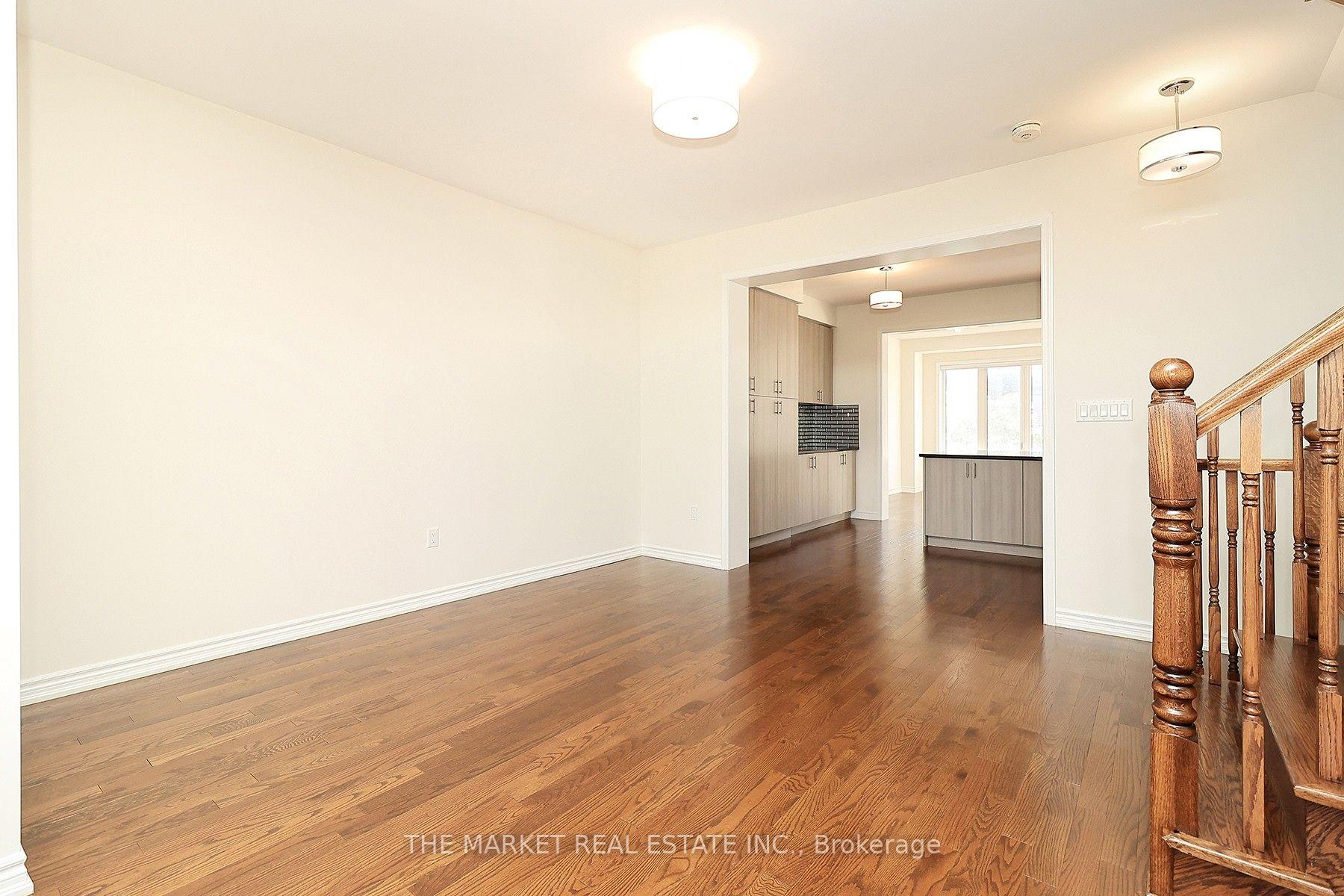 Photo 9 of 13 Father Redmond Way, Etobicoke, Alderwood — HOMEH