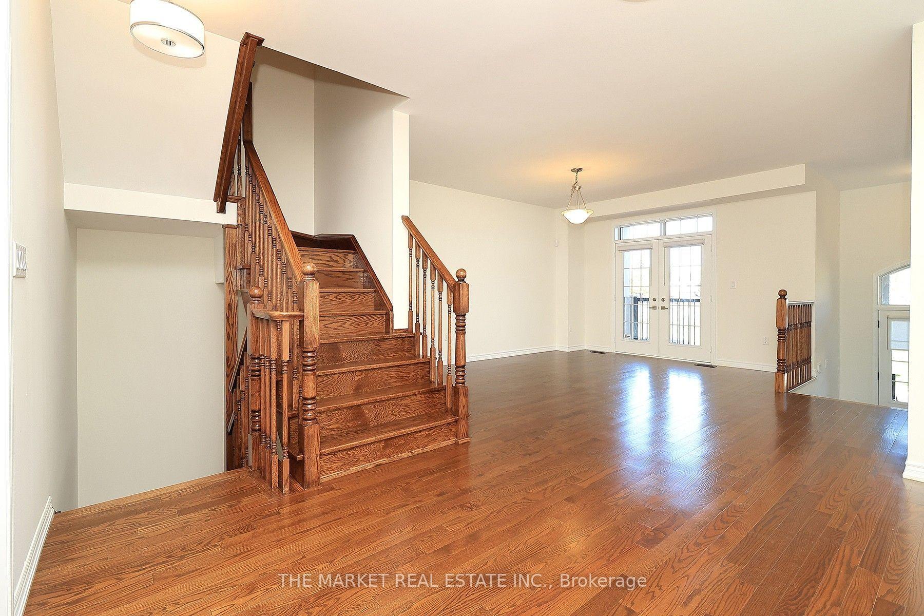 Photo 10 of 13 Father Redmond Way, Etobicoke, Alderwood — HOMEH
