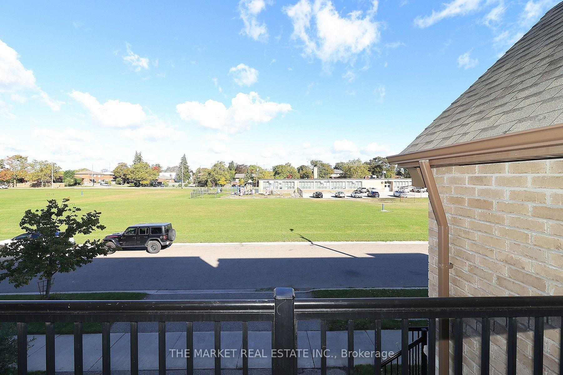 Photo 12 of 13 Father Redmond Way, Etobicoke, Alderwood — HOMEH