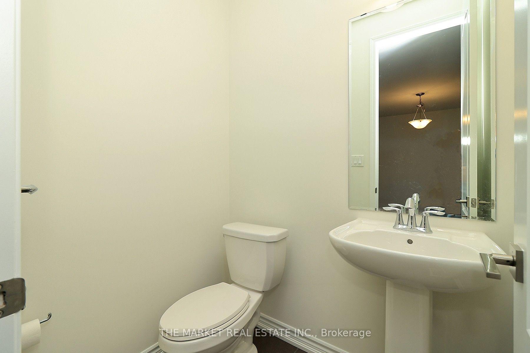 Photo 14 of 13 Father Redmond Way, Etobicoke, Alderwood — HOMEH
