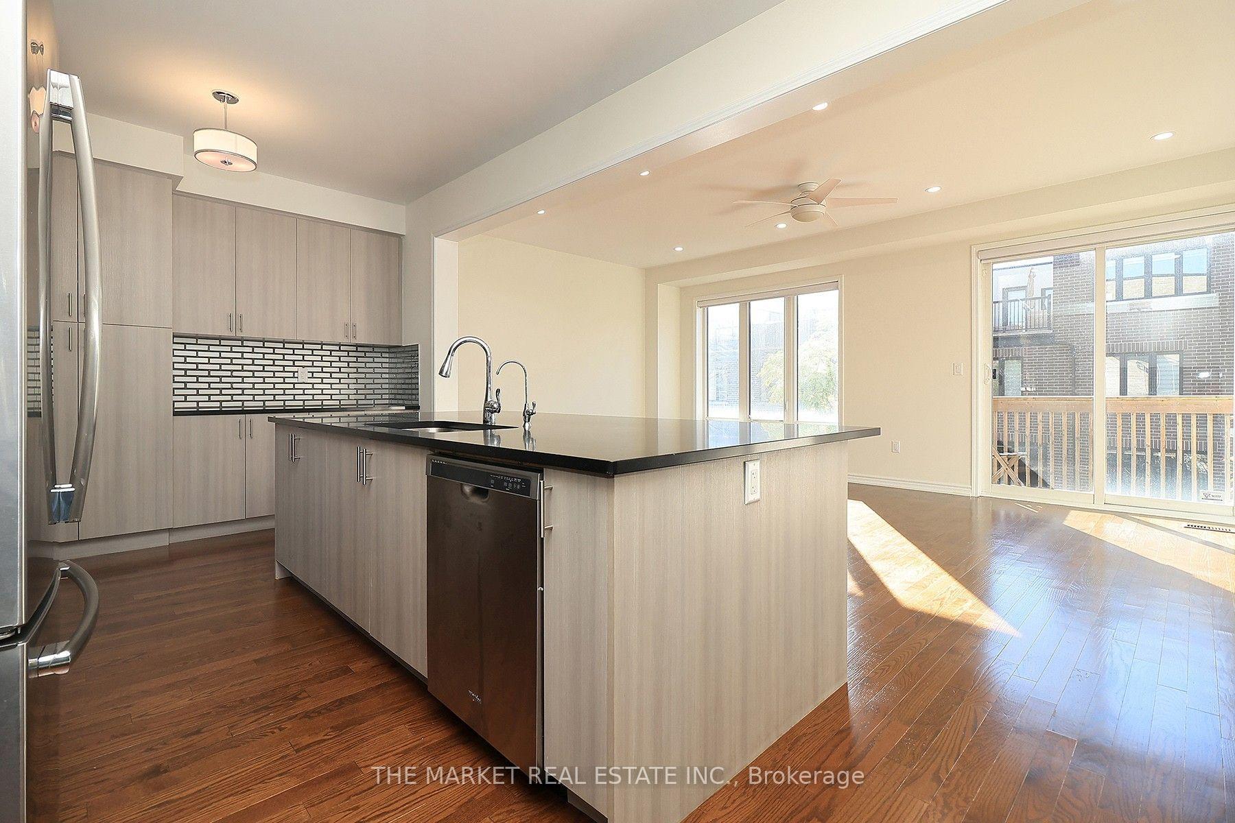 Photo 15 of 13 Father Redmond Way, Etobicoke, Alderwood — HOMEH