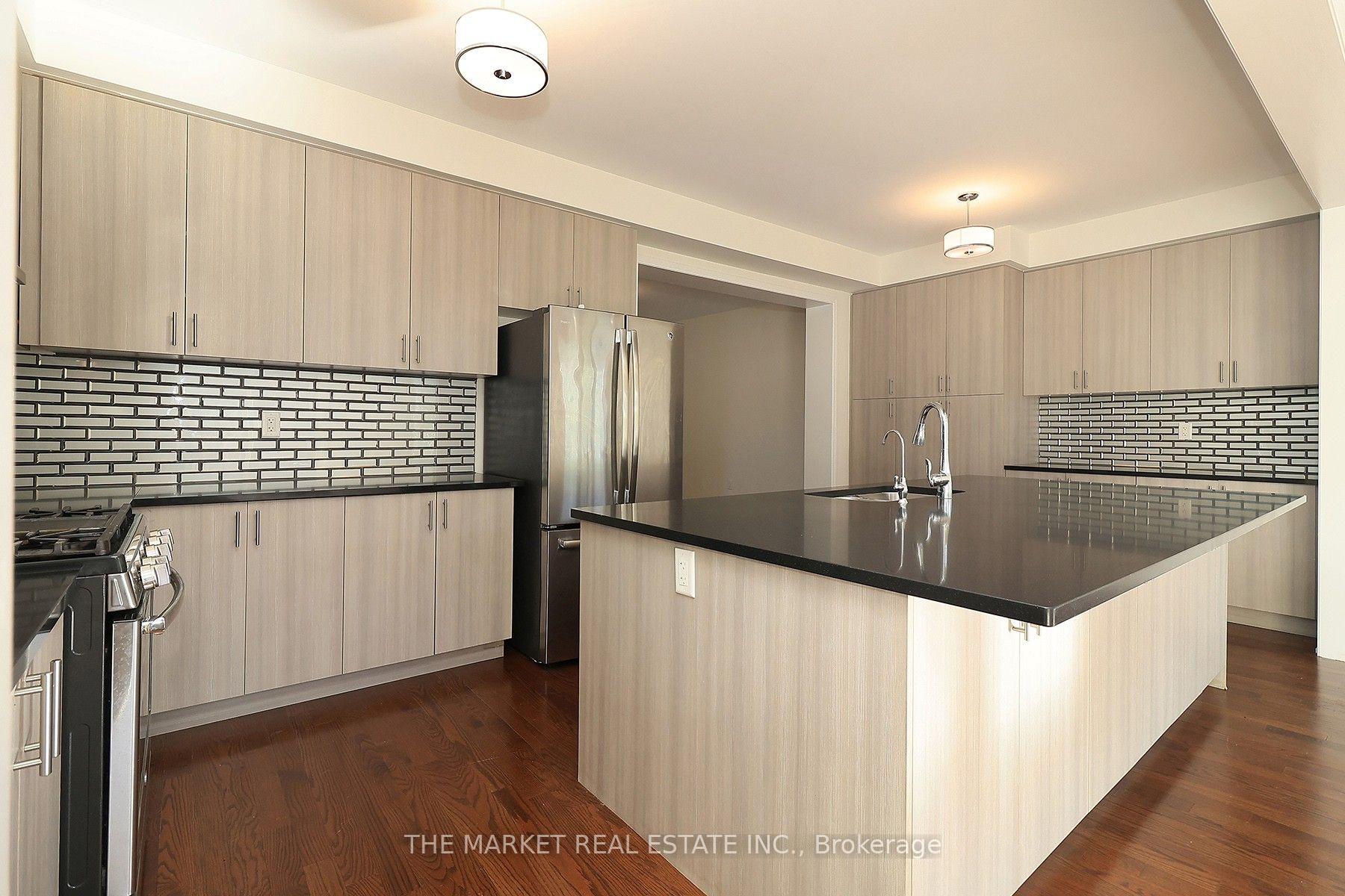 Photo 16 of 13 Father Redmond Way, Etobicoke, Alderwood — HOMEH