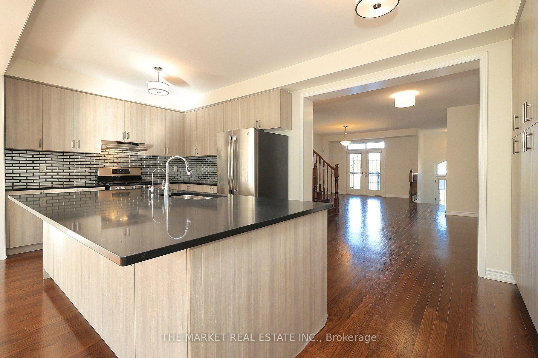 Photo 17 of 13 Father Redmond Way, Etobicoke, Alderwood — HOMEH