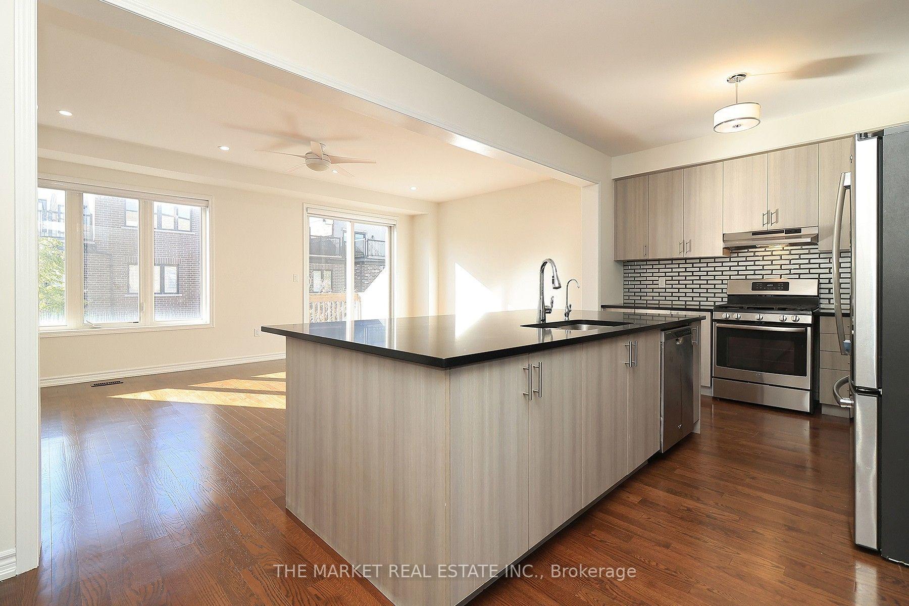 Photo 18 of 13 Father Redmond Way, Etobicoke, Alderwood — HOMEH