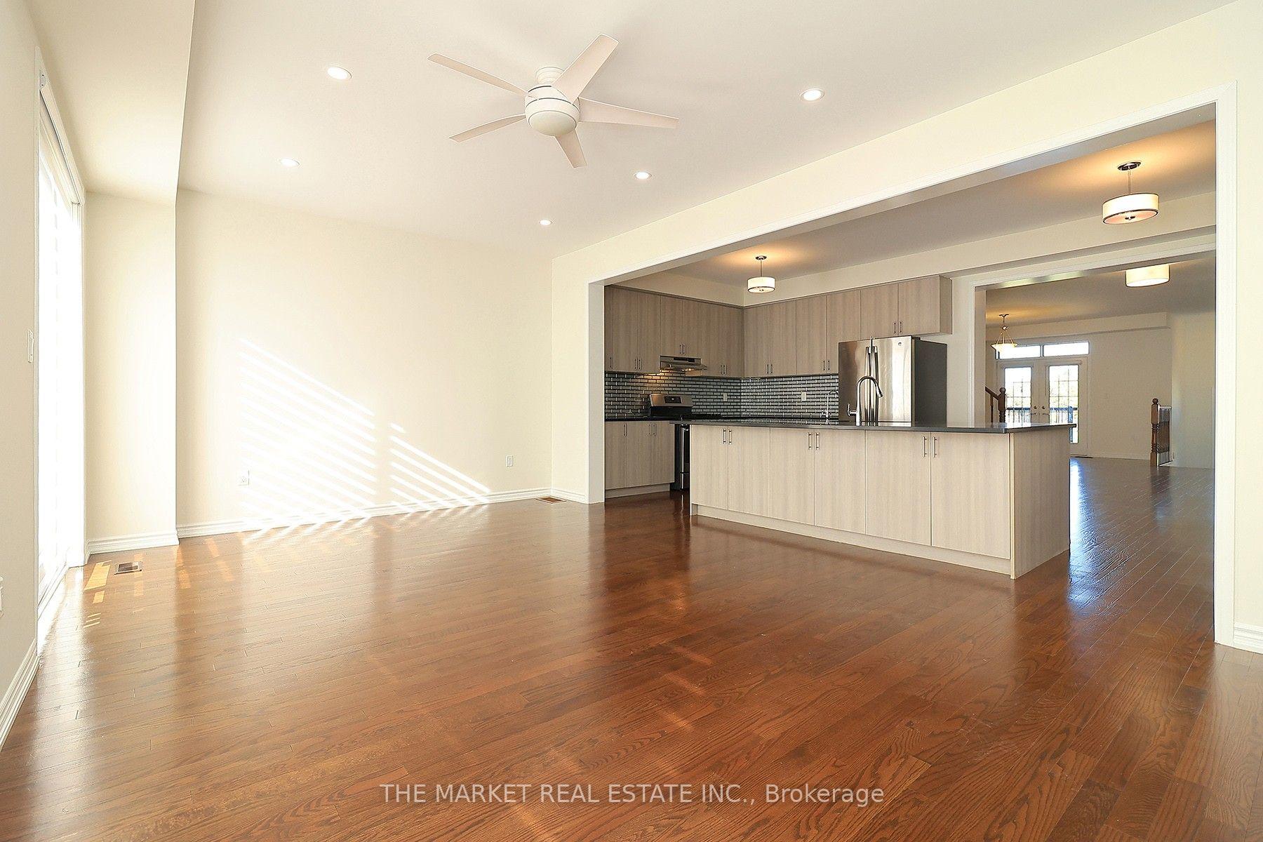 Photo 20 of 13 Father Redmond Way, Etobicoke, Alderwood — HOMEH