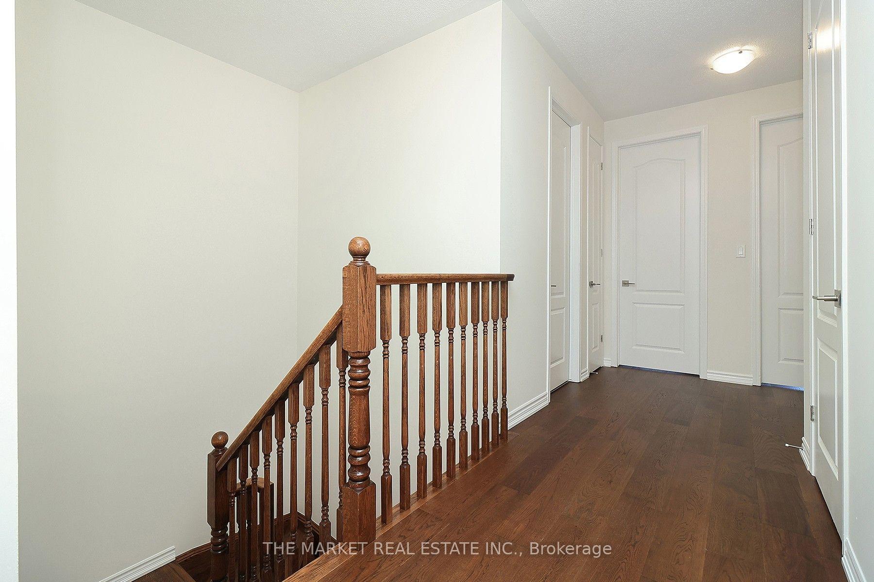 Photo 23 of 13 Father Redmond Way, Etobicoke, Alderwood — HOMEH