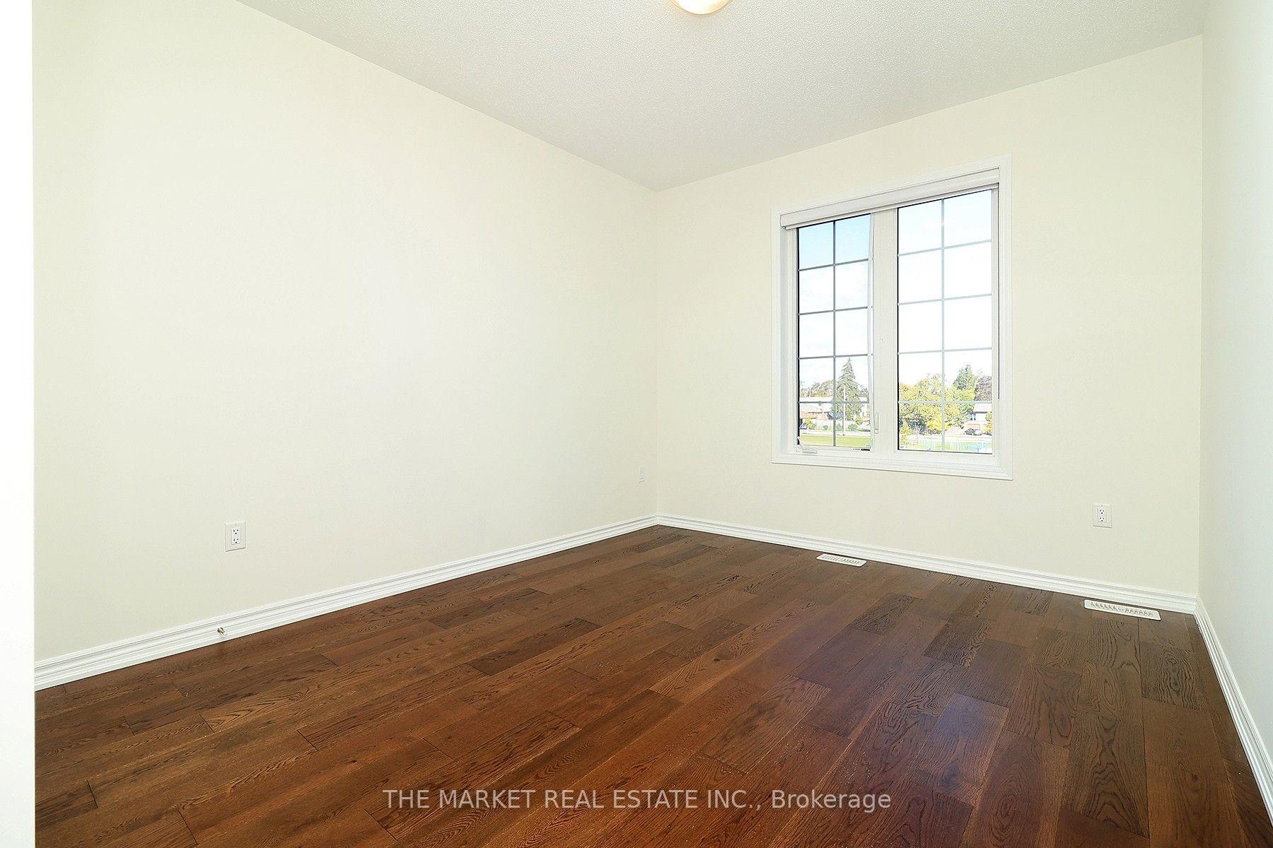 Photo 30 of 13 Father Redmond Way, Etobicoke, Alderwood — HOMEH