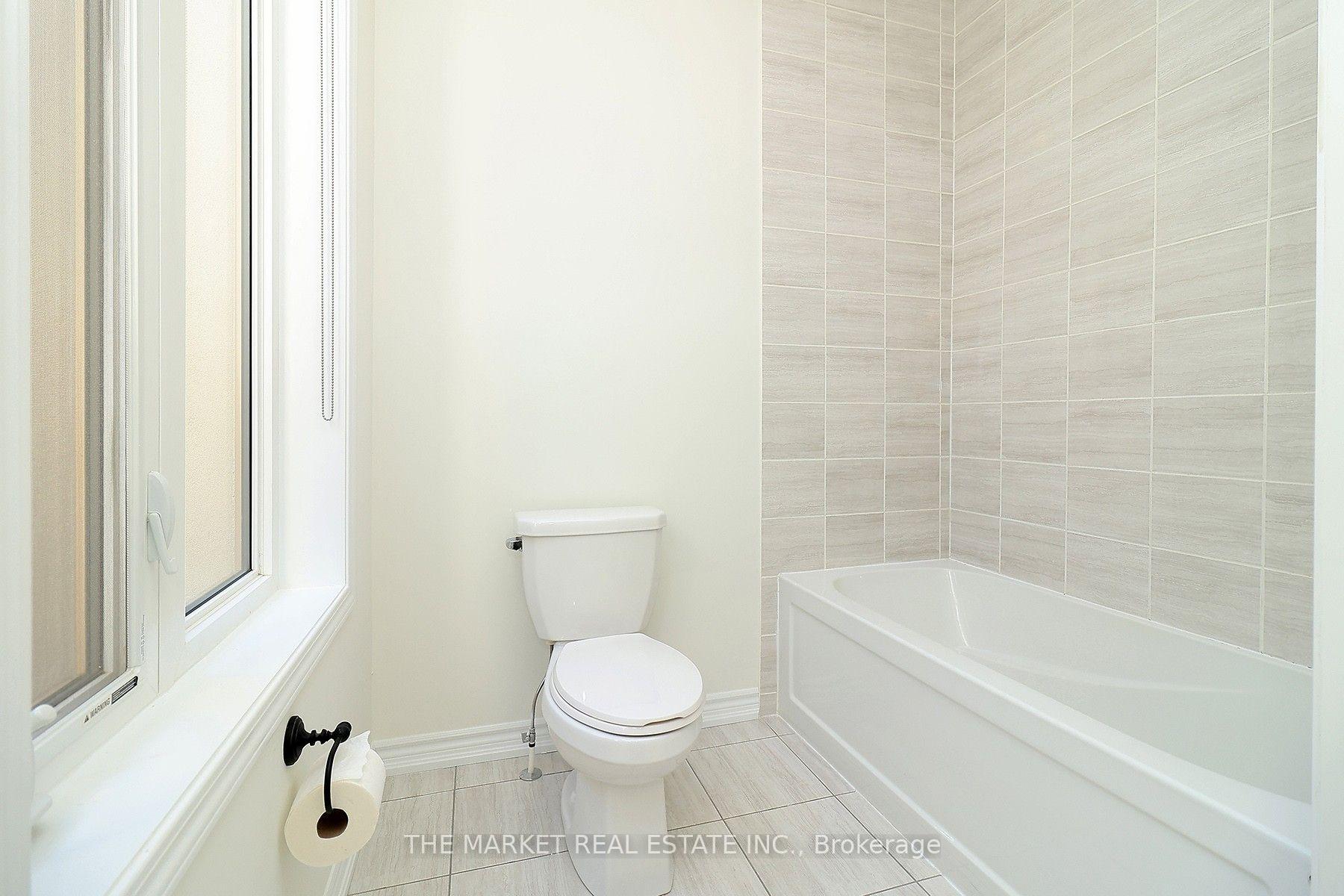 Photo 35 of 13 Father Redmond Way, Etobicoke, Alderwood — HOMEH