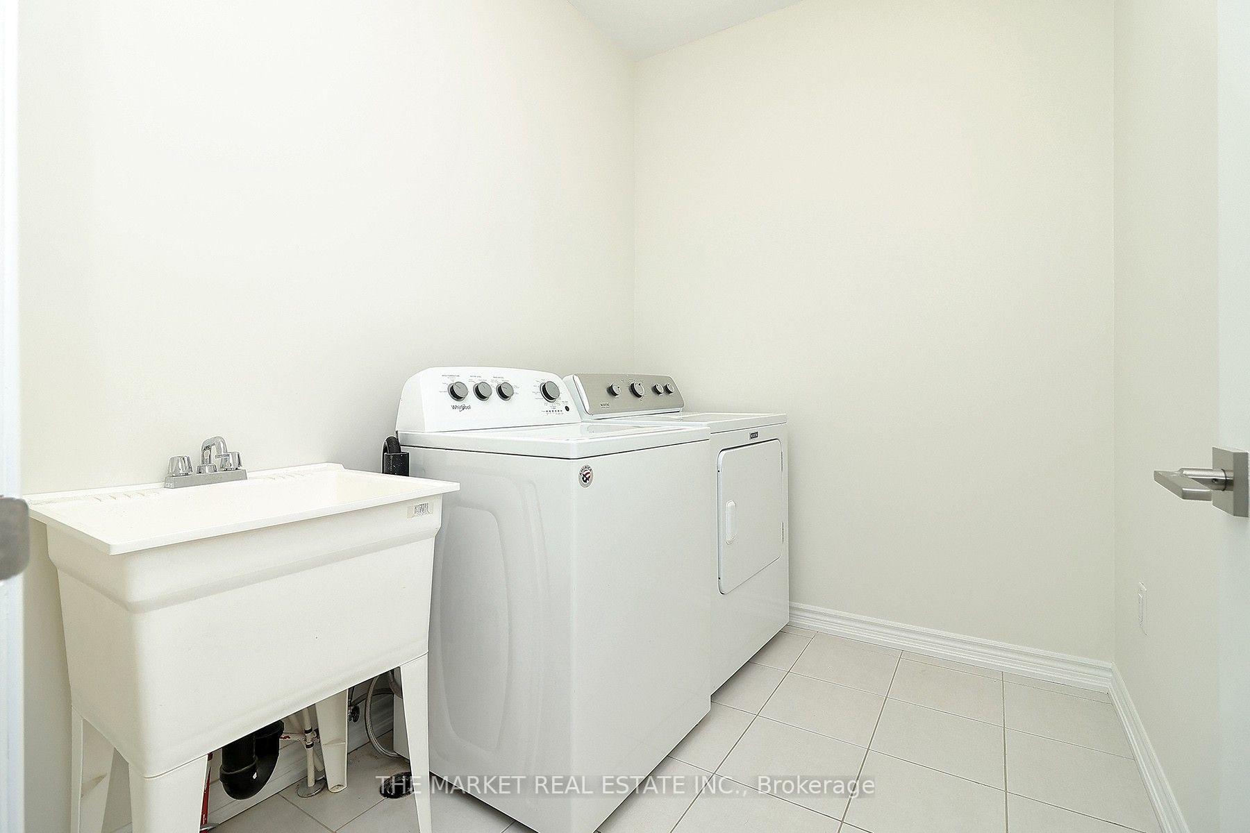 Photo 37 of 13 Father Redmond Way, Etobicoke, Alderwood — HOMEH