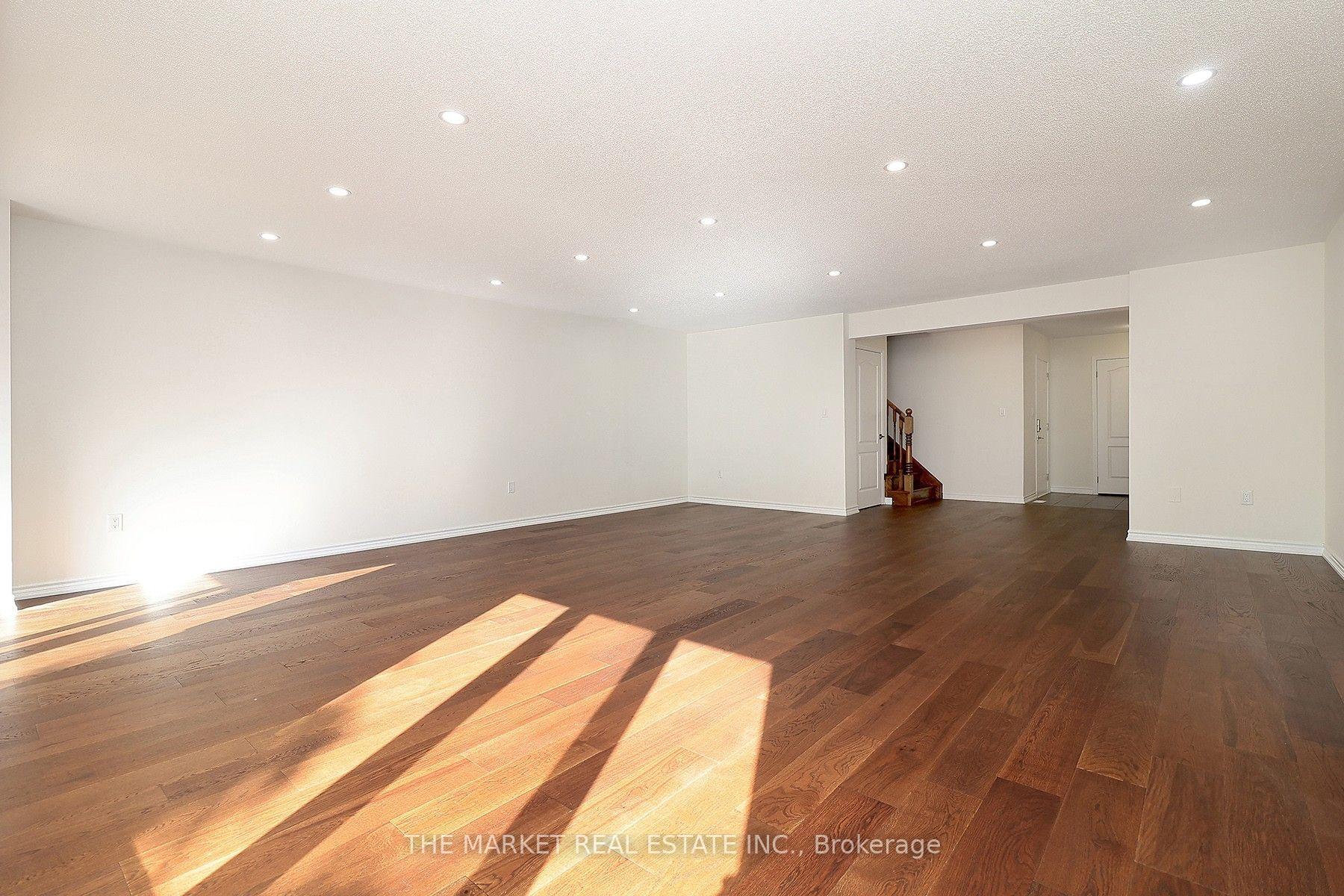 Photo 40 of 13 Father Redmond Way, Etobicoke, Alderwood — HOMEH