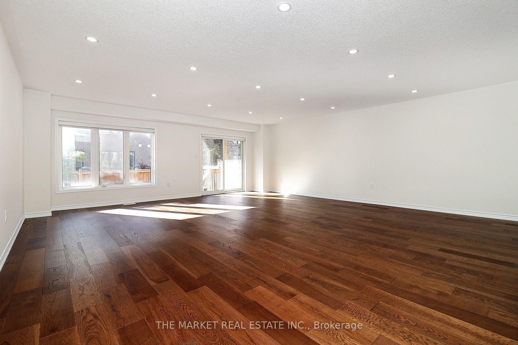 Photo 41 of 13 Father Redmond Way, Etobicoke, Alderwood — HOMEH