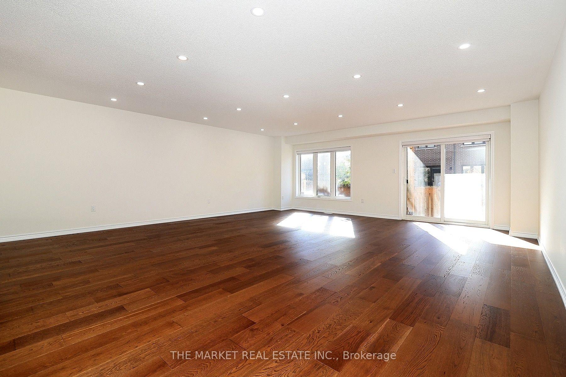 Photo 42 of 13 Father Redmond Way, Etobicoke, Alderwood — HOMEH