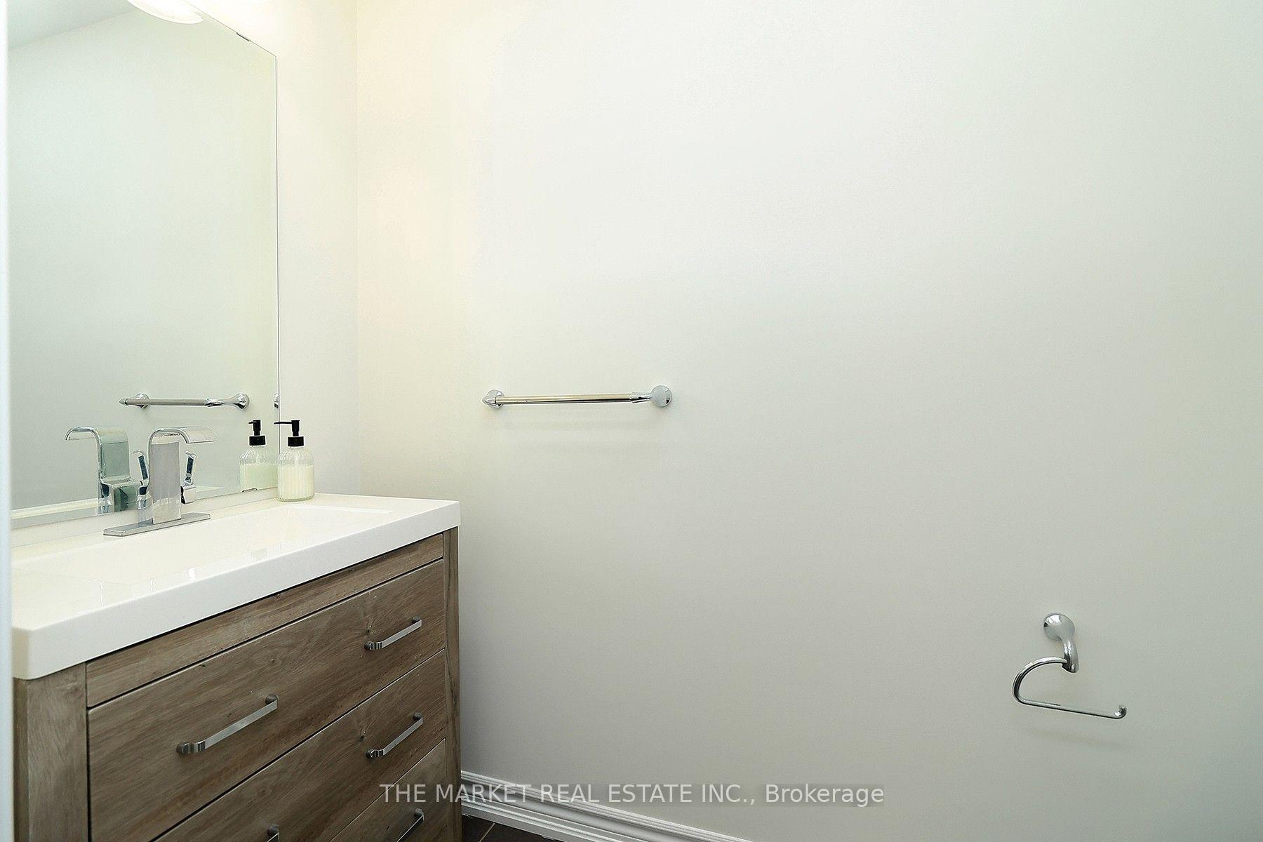 Photo 43 of 13 Father Redmond Way, Etobicoke, Alderwood — HOMEH