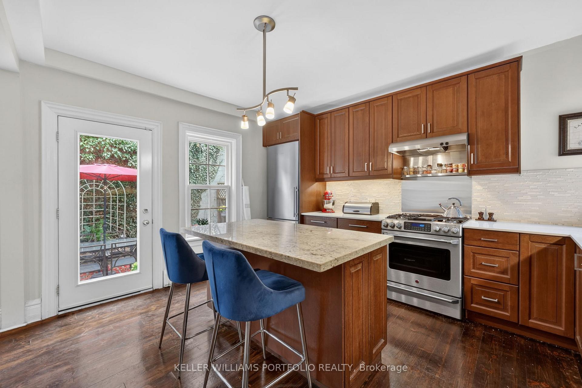 Photo 12 of 24 Bishop Street, Toronto, The Annex — HOMEH