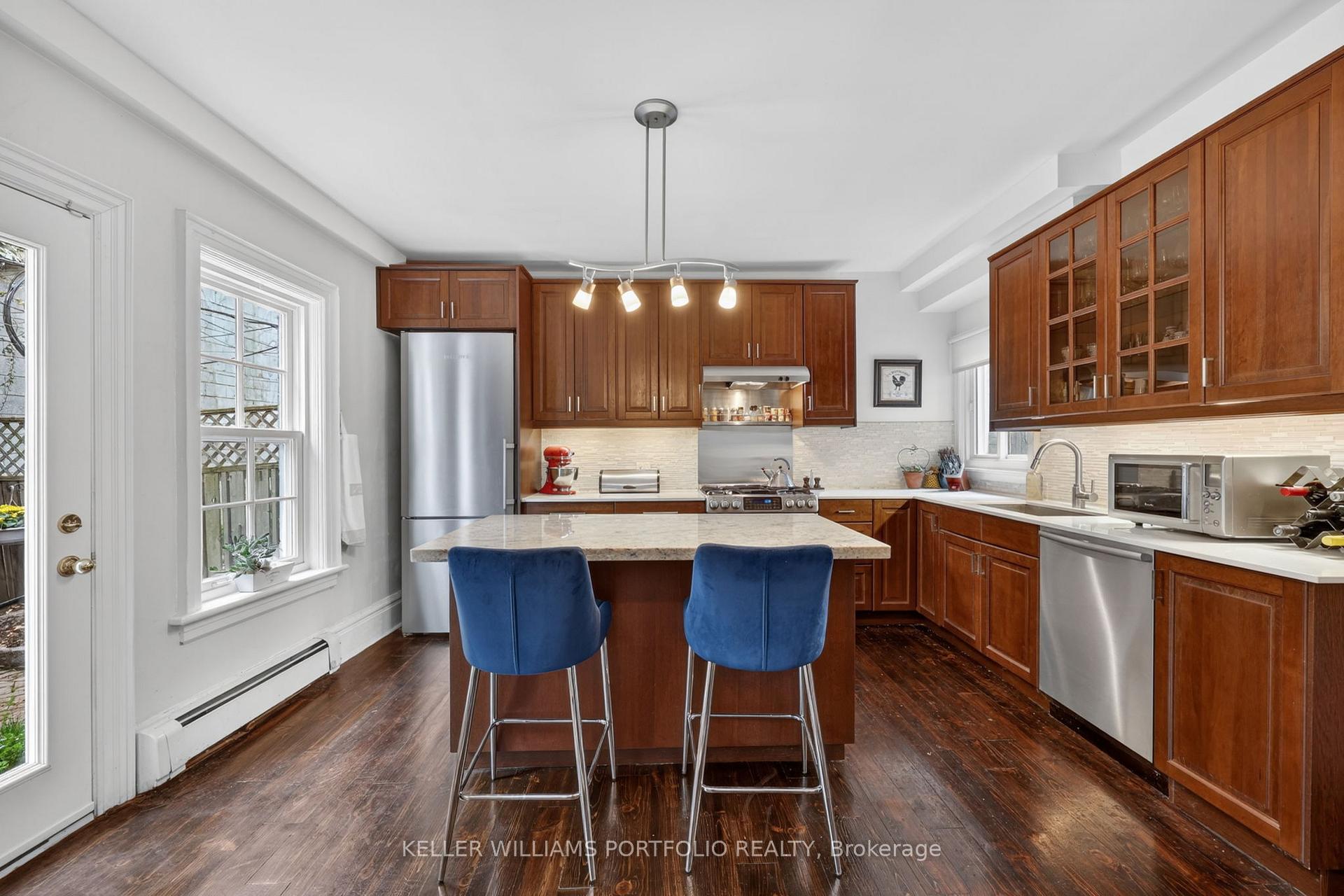 Photo 13 of 24 Bishop Street, Toronto, The Annex — HOMEH