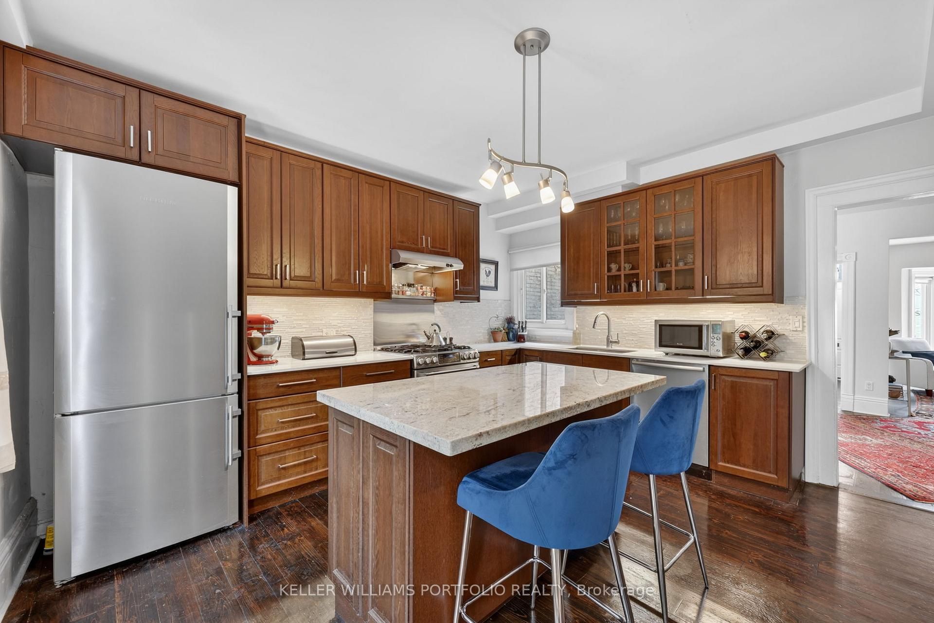 Photo 14 of 24 Bishop Street, Toronto, The Annex — HOMEH