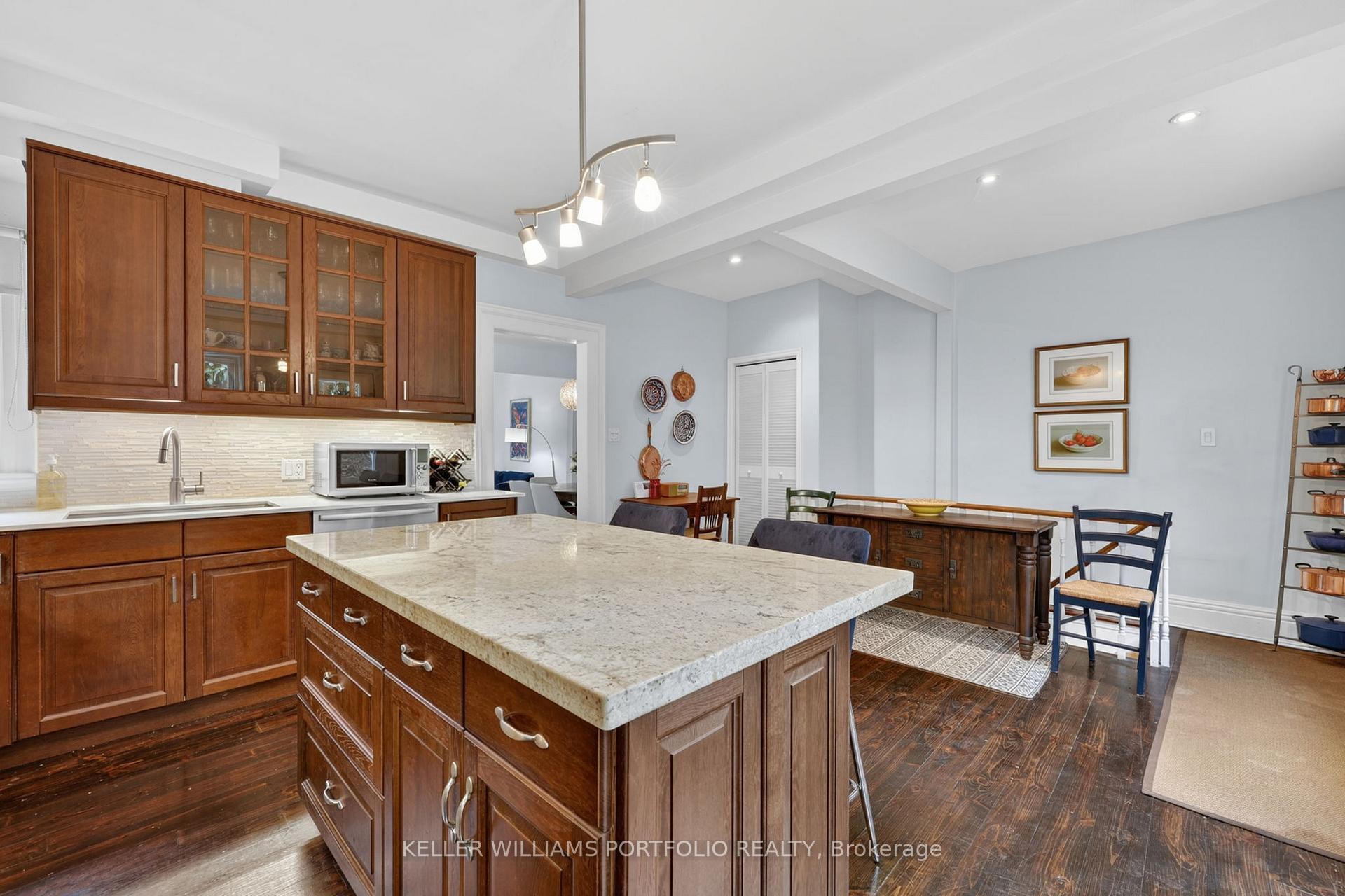 Photo 17 of 24 Bishop Street, Toronto, The Annex — HOMEH