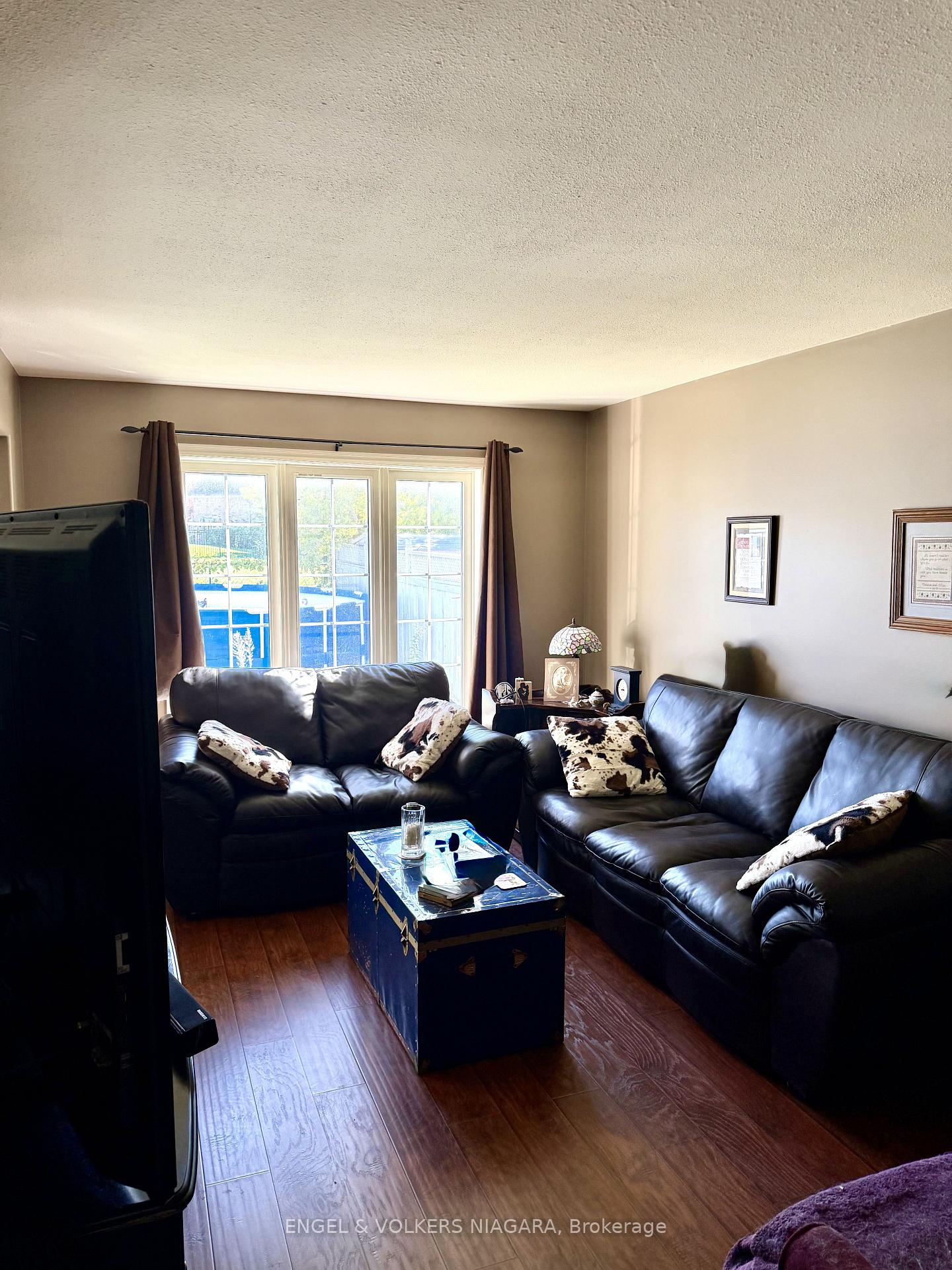 Photo 2 of 7714 Cortina Crescent, Niagara Falls, Ascot — HOMEH