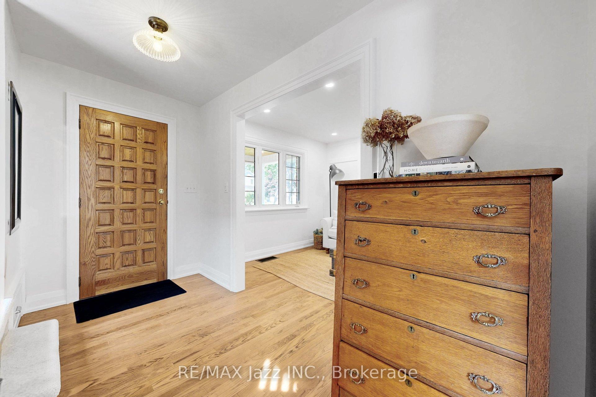 Photo 5 of 559 Masson Street, Oshawa, O'Neill — HOMEH