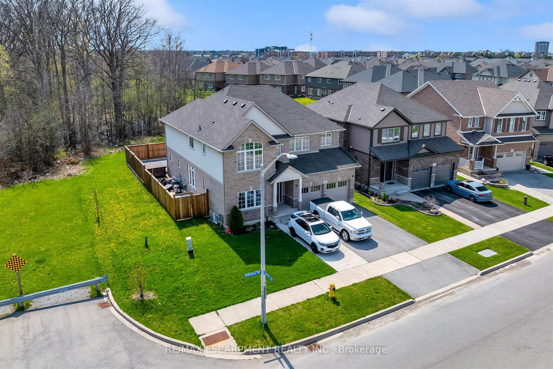 Photo 2 of 1 Elderberry Road, Thorold, Confederation Heights — HOMEH