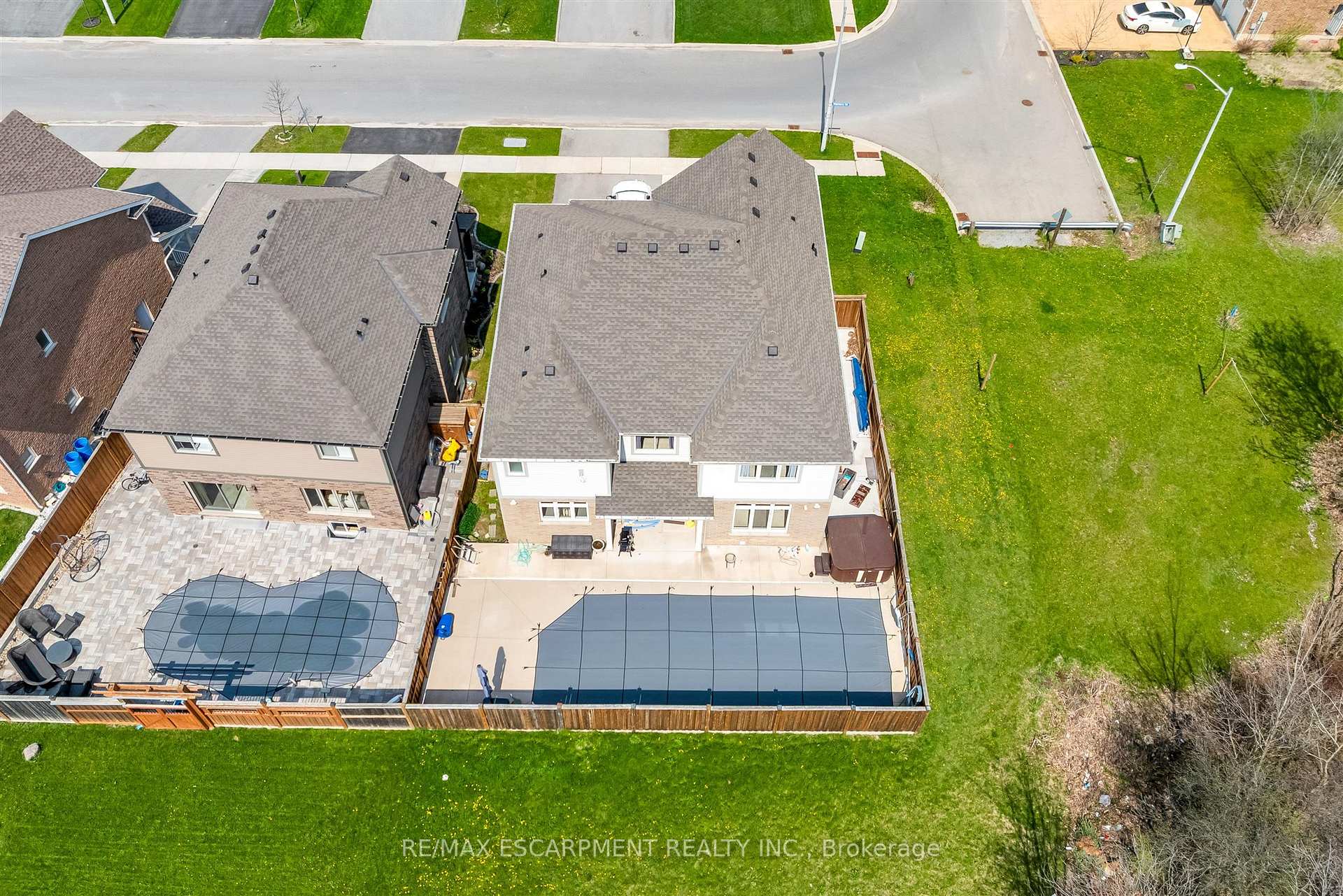 Photo 3 of 1 Elderberry Road, Thorold, Confederation Heights — HOMEH