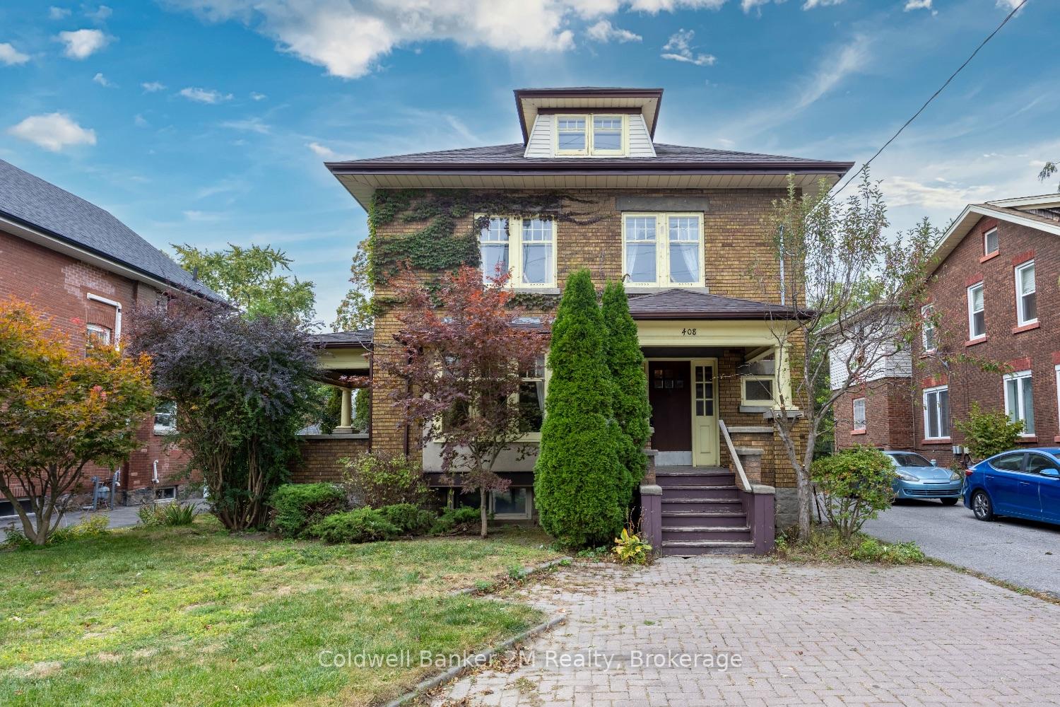 Photo of 408 Simcoe Street N