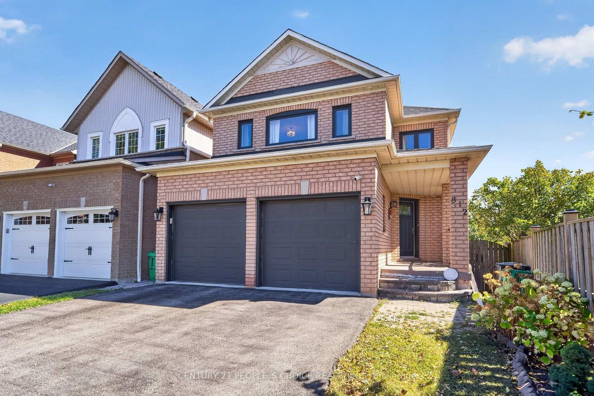 Photo 3 of 812 Knotty Pine Grove, Mississauga, Meadowvale Village — HOMEH
