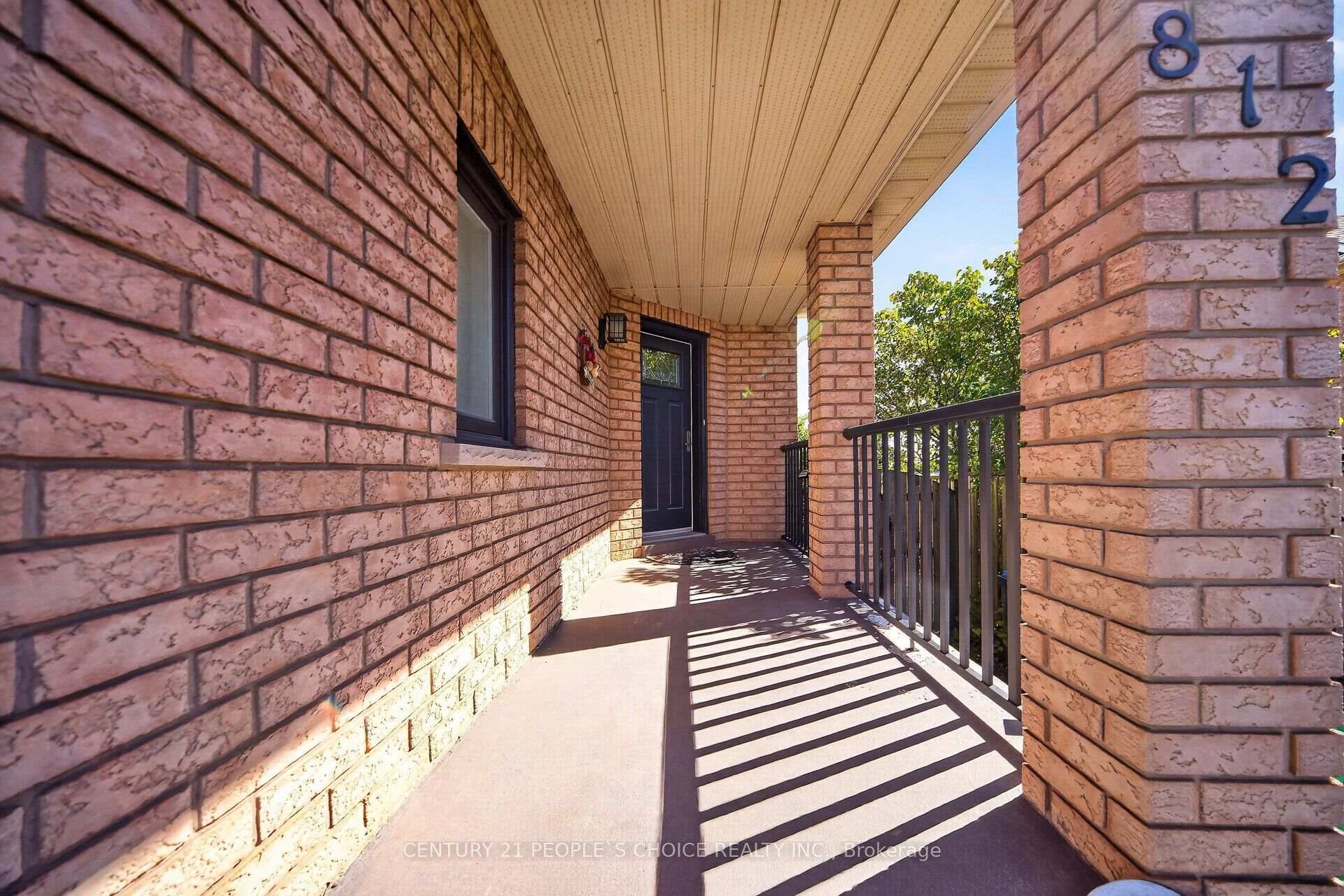 Photo 5 of 812 Knotty Pine Grove, Mississauga, Meadowvale Village — HOMEH