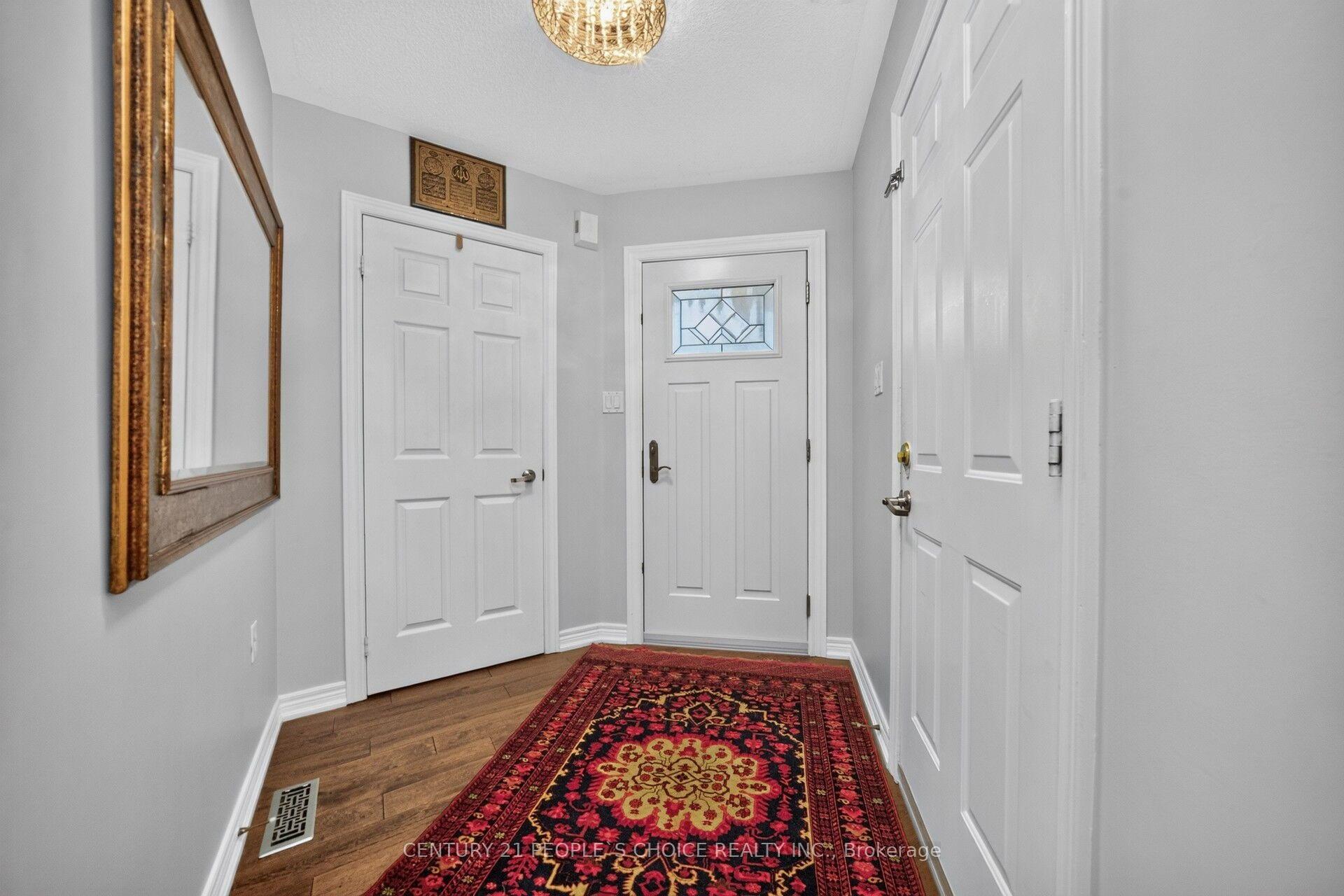 Photo 7 of 812 Knotty Pine Grove, Mississauga, Meadowvale Village — HOMEH