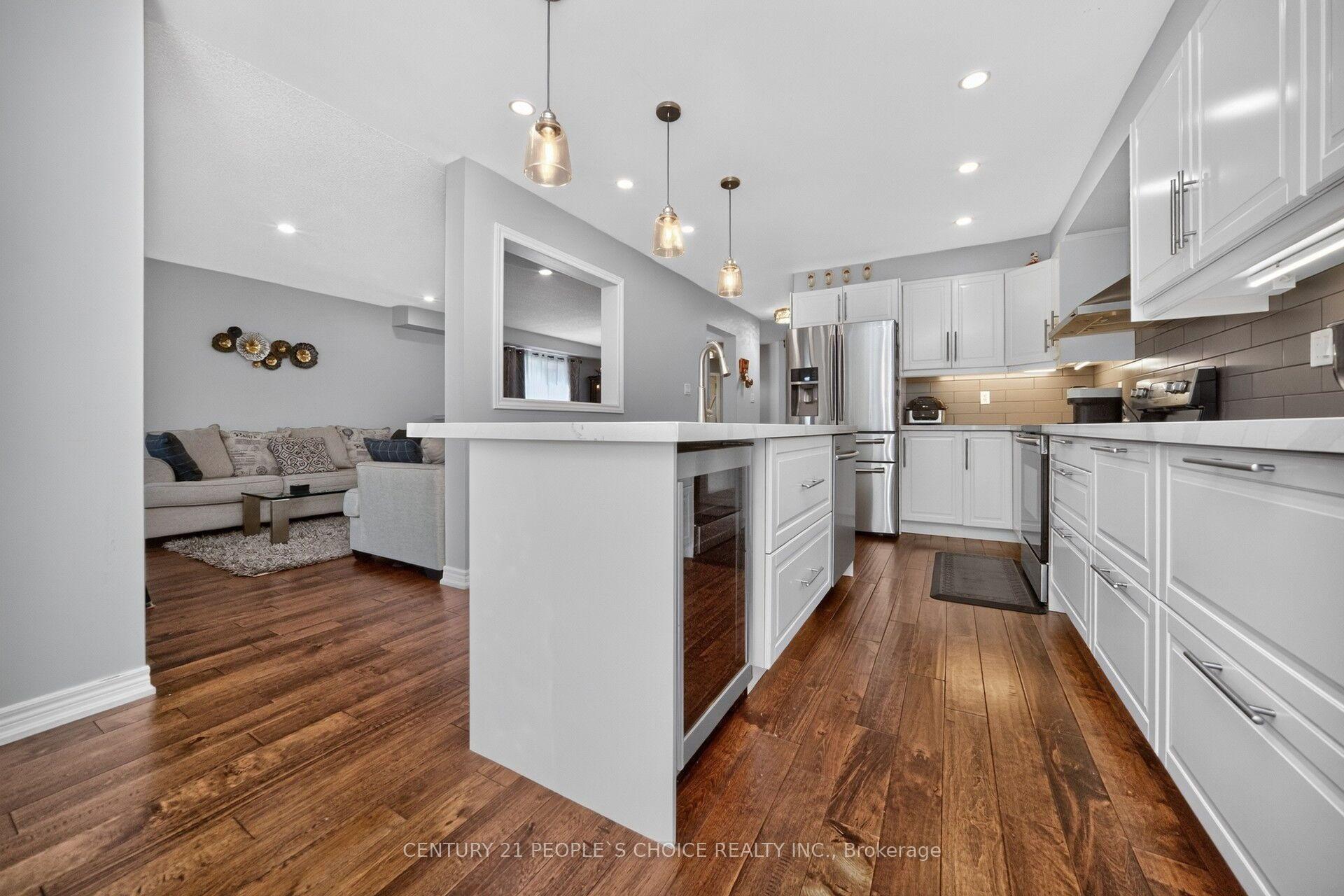 Photo 16 of 812 Knotty Pine Grove, Mississauga, Meadowvale Village — HOMEH