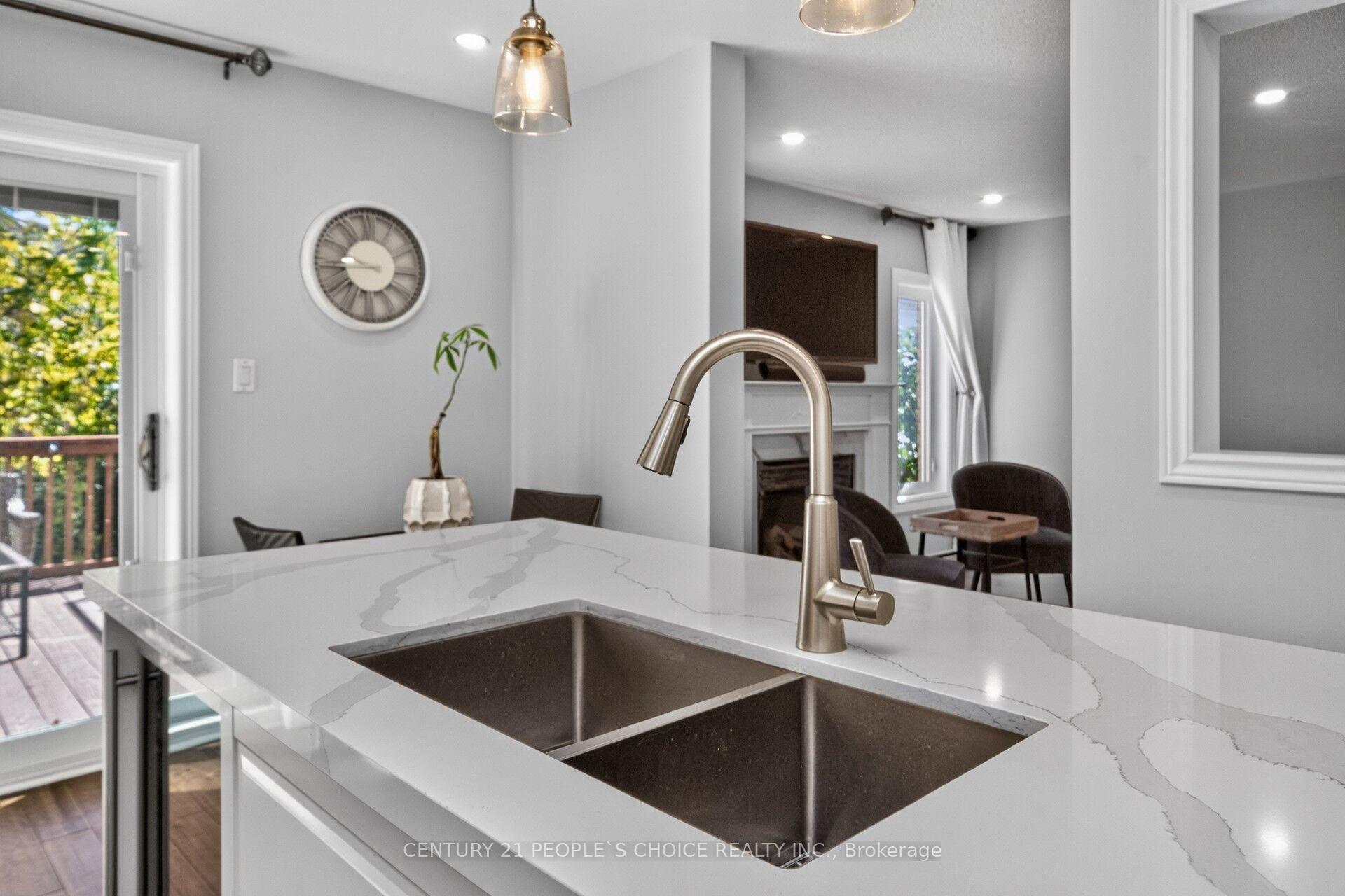 Photo 18 of 812 Knotty Pine Grove, Mississauga, Meadowvale Village — HOMEH