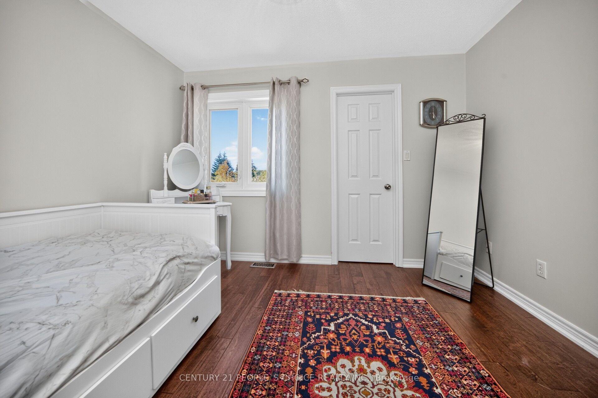 Photo 32 of 812 Knotty Pine Grove, Mississauga, Meadowvale Village — HOMEH