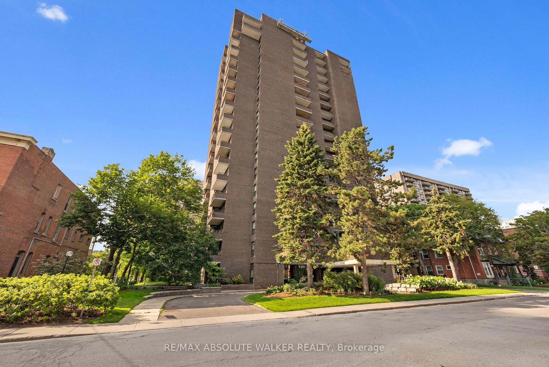 Front of Unit 1003, 71 Somerset Street W