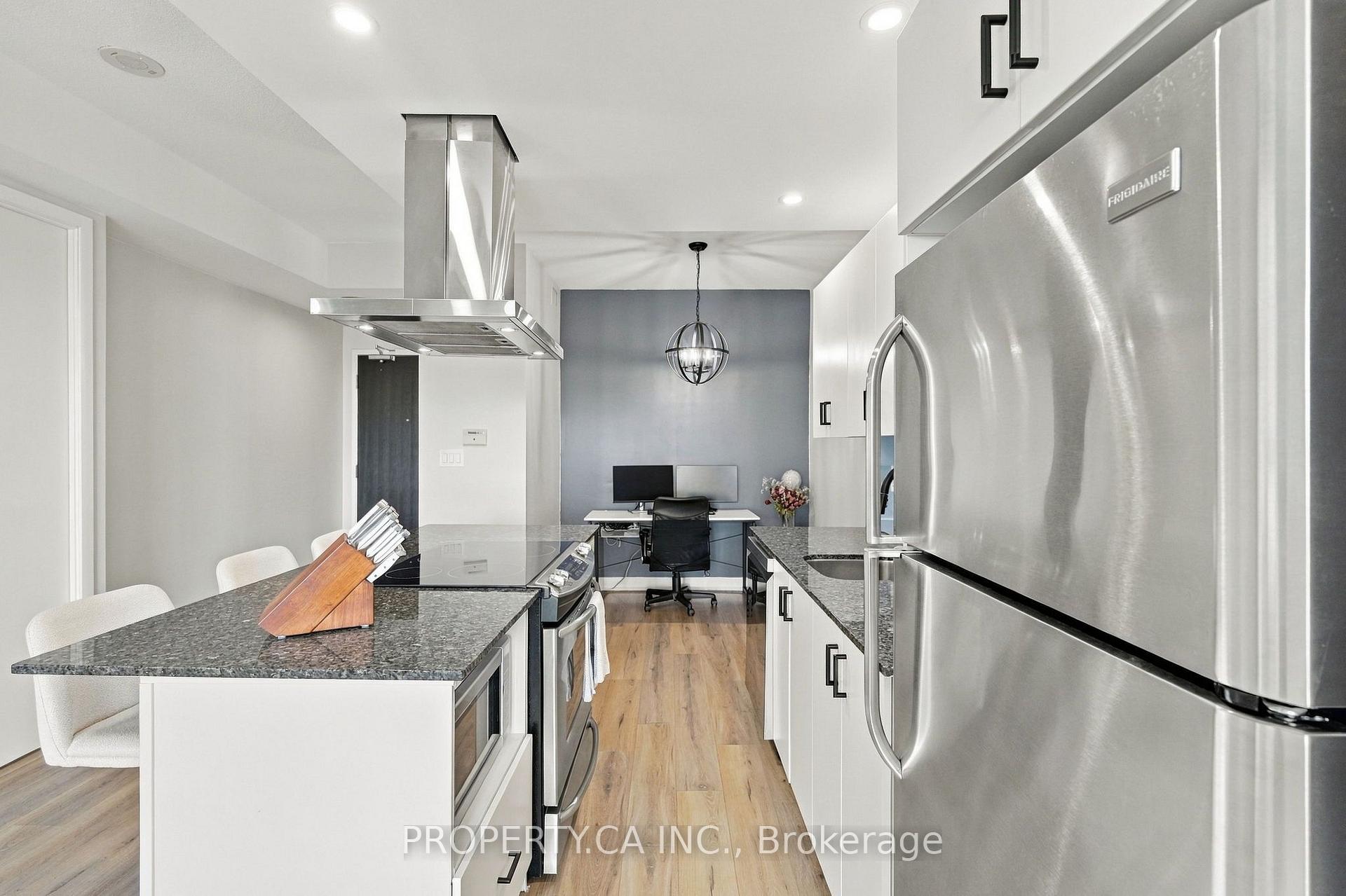 Photo 4 of Unit 2029, 165 Legion Road N, Etobicoke, Mimico — HOMEH