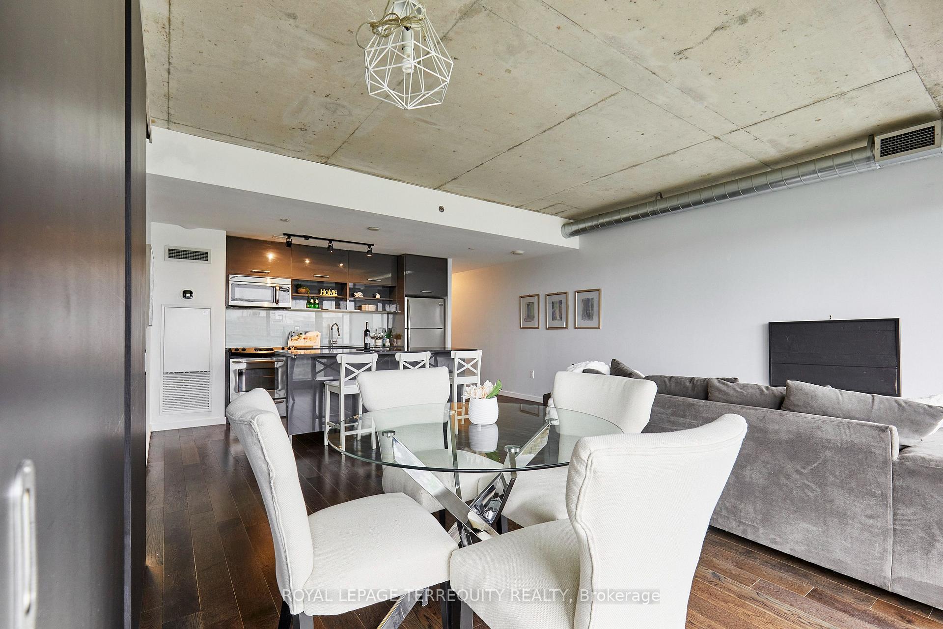 Photo 6 of Unit 702, 32 Trolley Crescent, Toronto, Moss Park — HOMEH