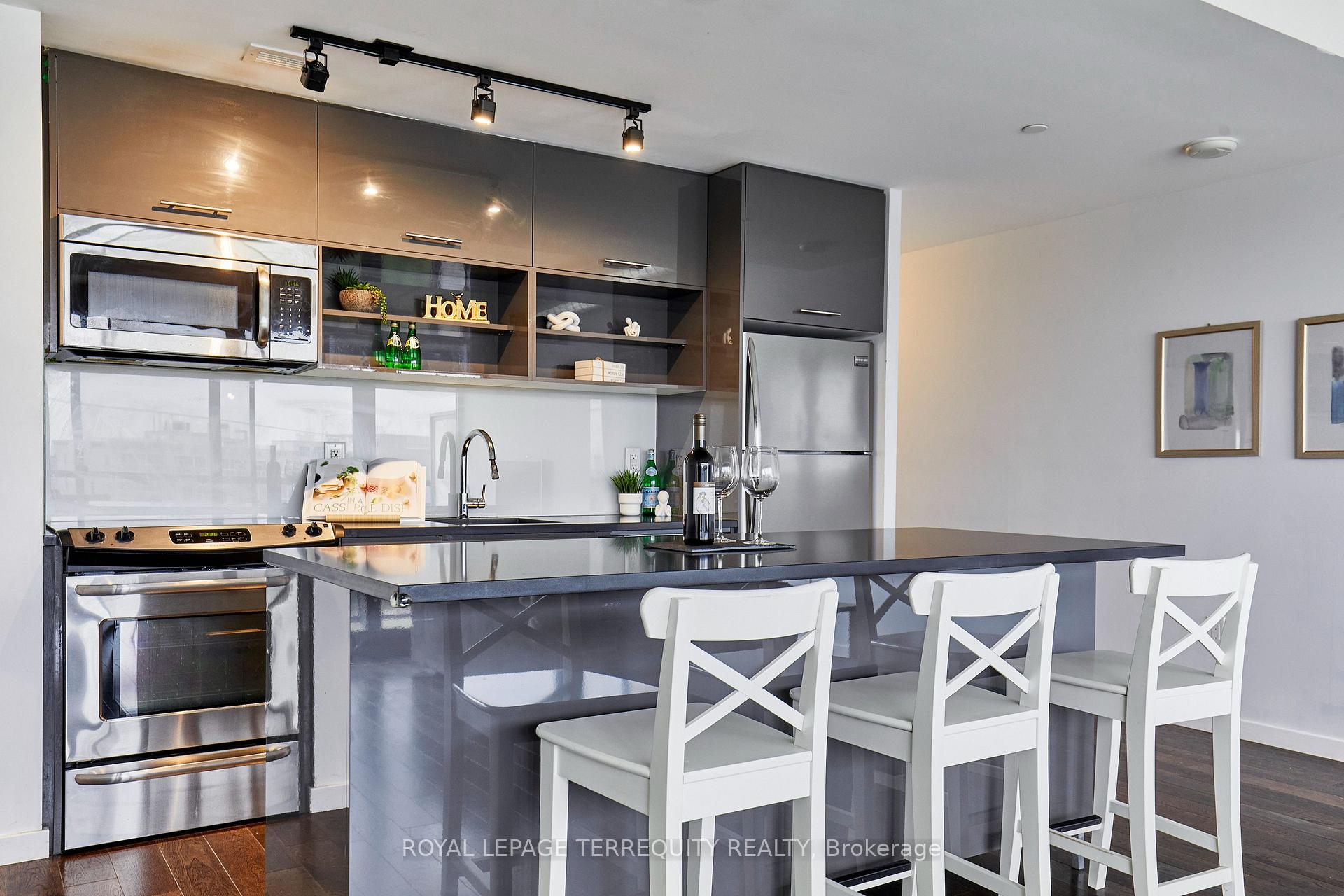 Photo 7 of Unit 702, 32 Trolley Crescent, Toronto, Moss Park — HOMEH