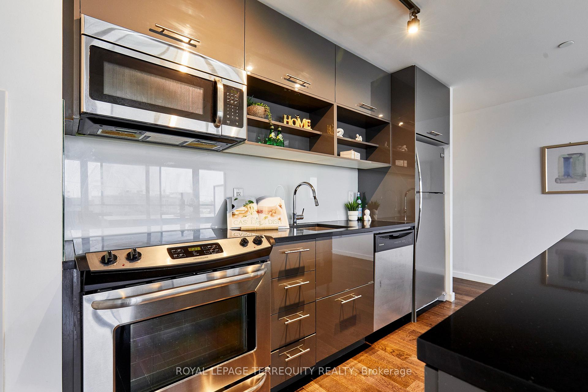 Photo 8 of Unit 702, 32 Trolley Crescent, Toronto, Moss Park — HOMEH