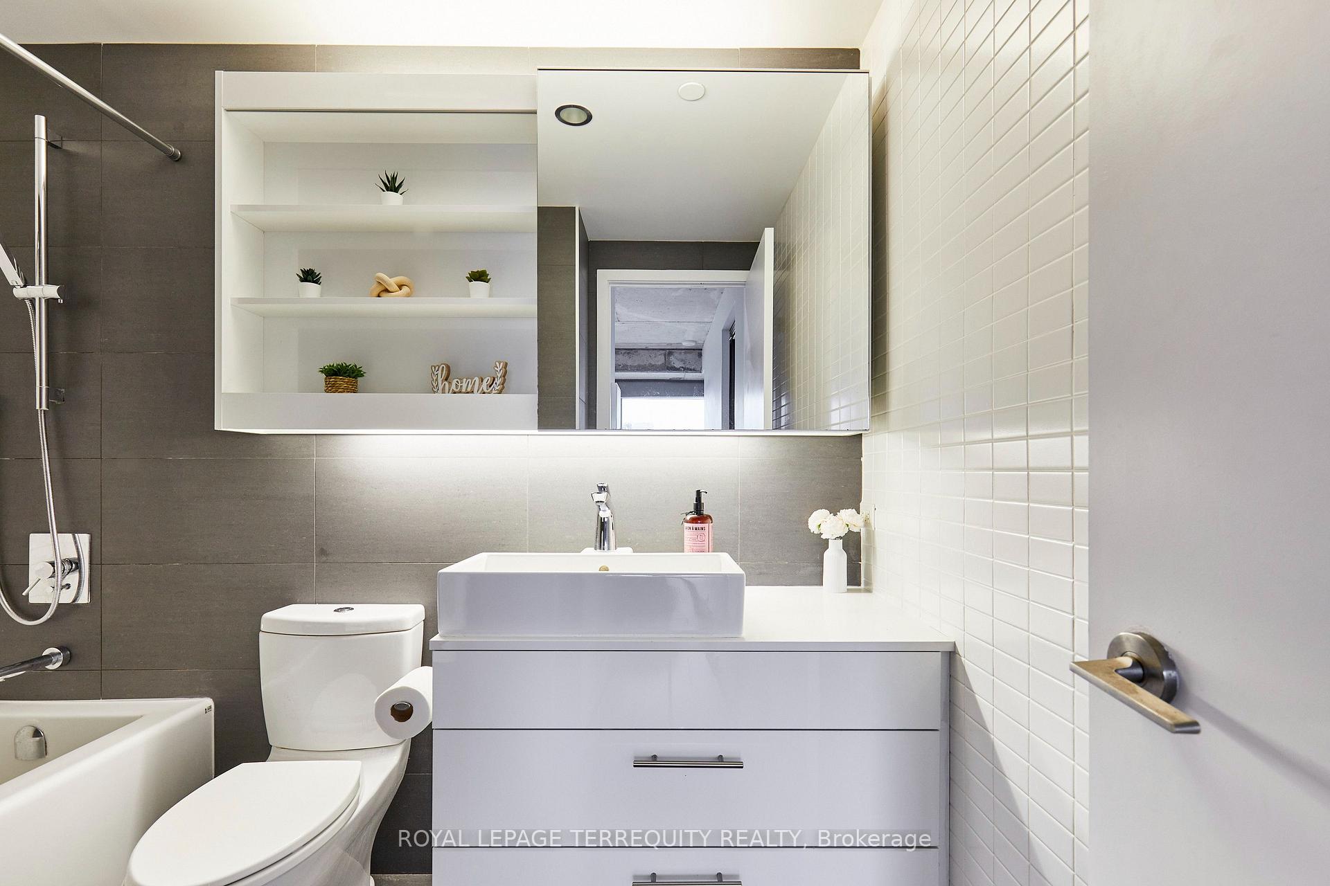 Photo 12 of Unit 702, 32 Trolley Crescent, Toronto, Moss Park — HOMEH