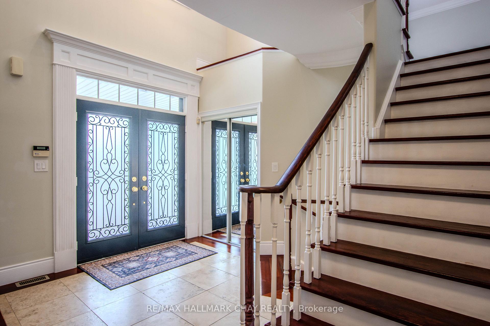 Photo 4 of 104 Succession Crescent, Barrie, Innis-Shore — HOMEH