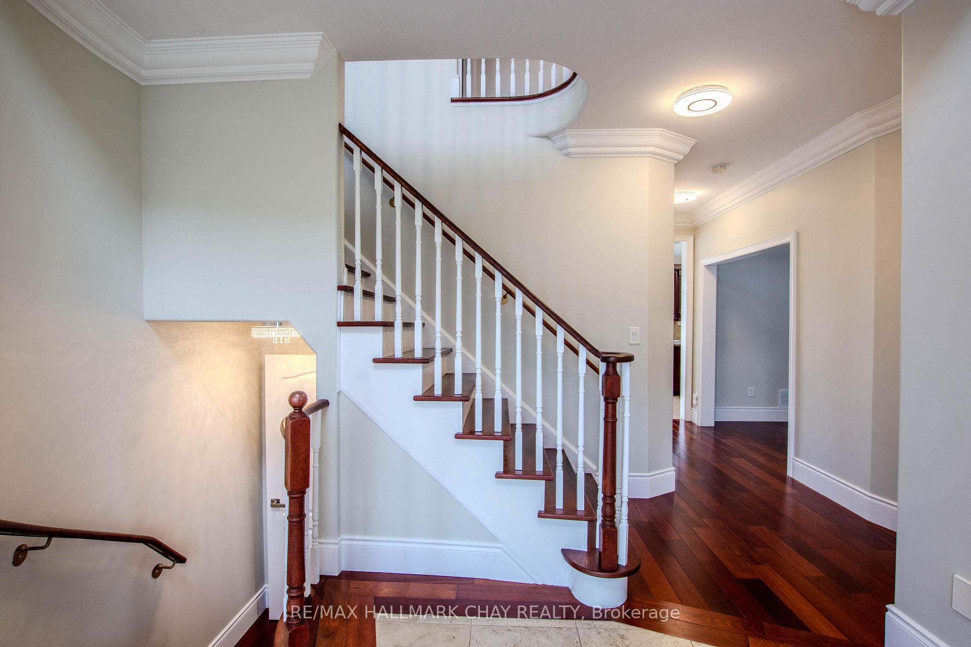 Photo 5 of 104 Succession Crescent, Barrie, Innis-Shore — HOMEH
