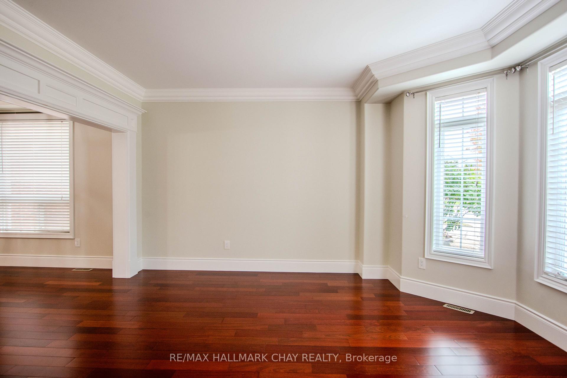 Photo 6 of 104 Succession Crescent, Barrie, Innis-Shore — HOMEH